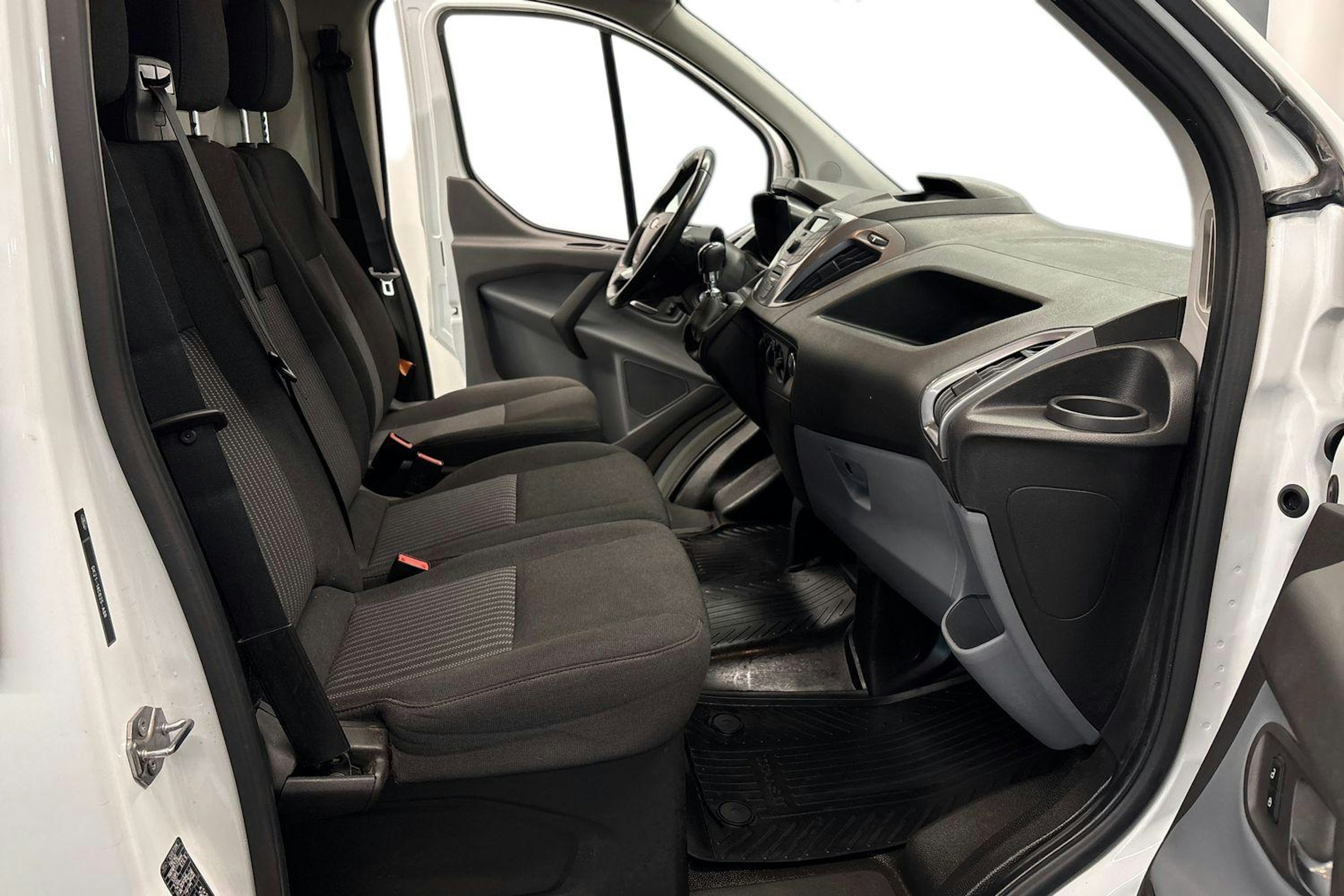 valkoinen Ford Transit Custom 2017 kuva 10.