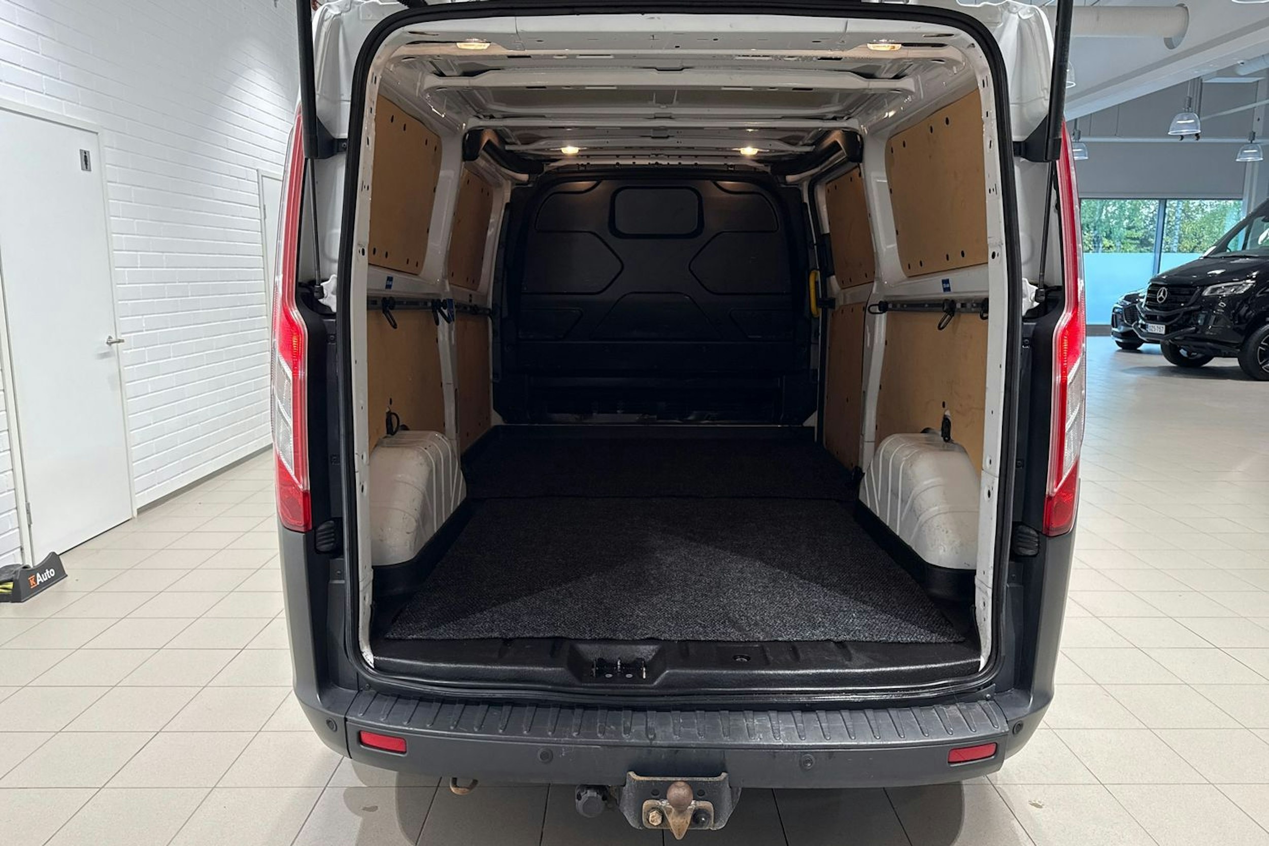 valkoinen Ford Transit Custom 2017 kuva 15.