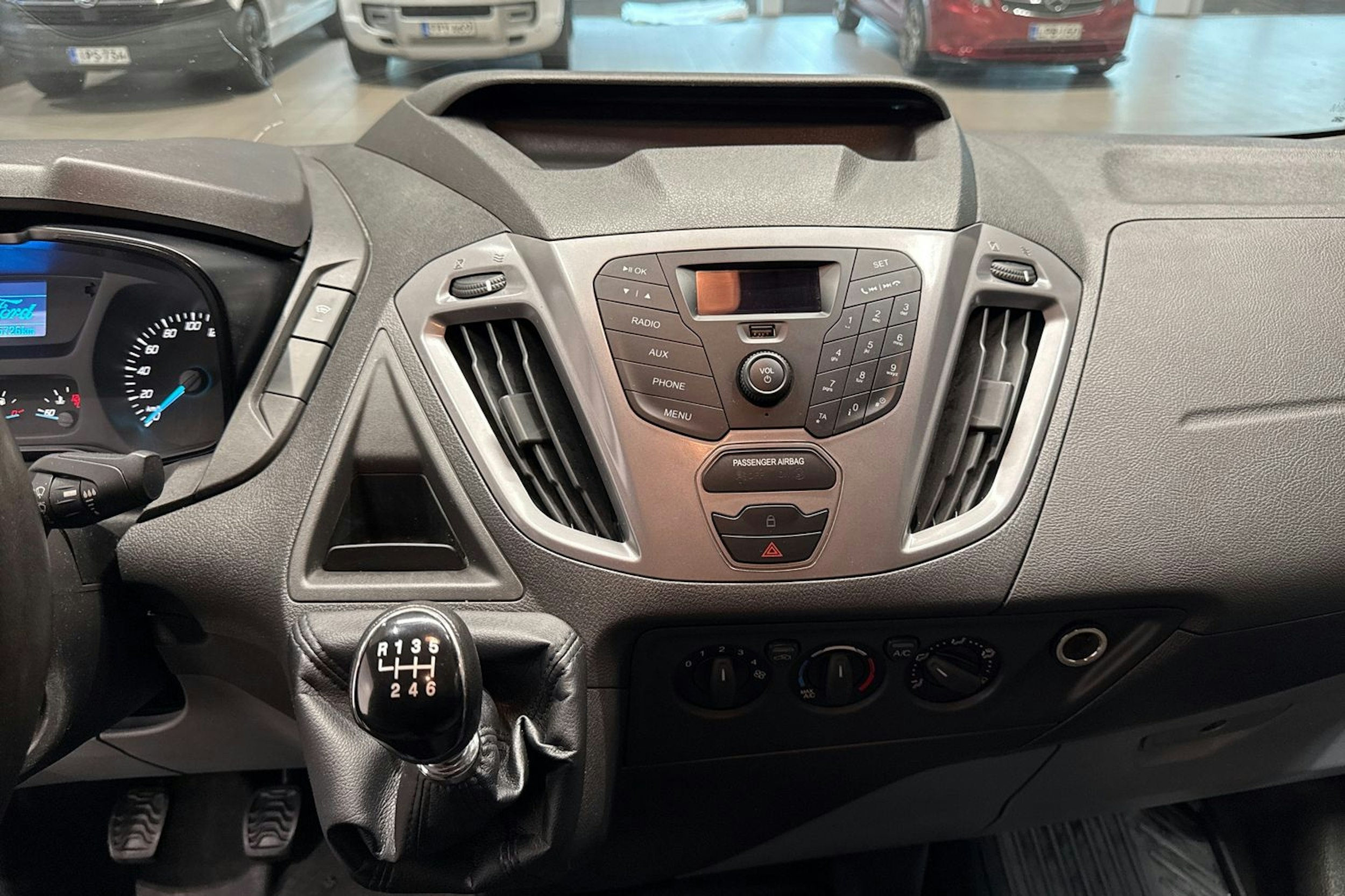 valkoinen Ford Transit Custom 2017 kuva 20.