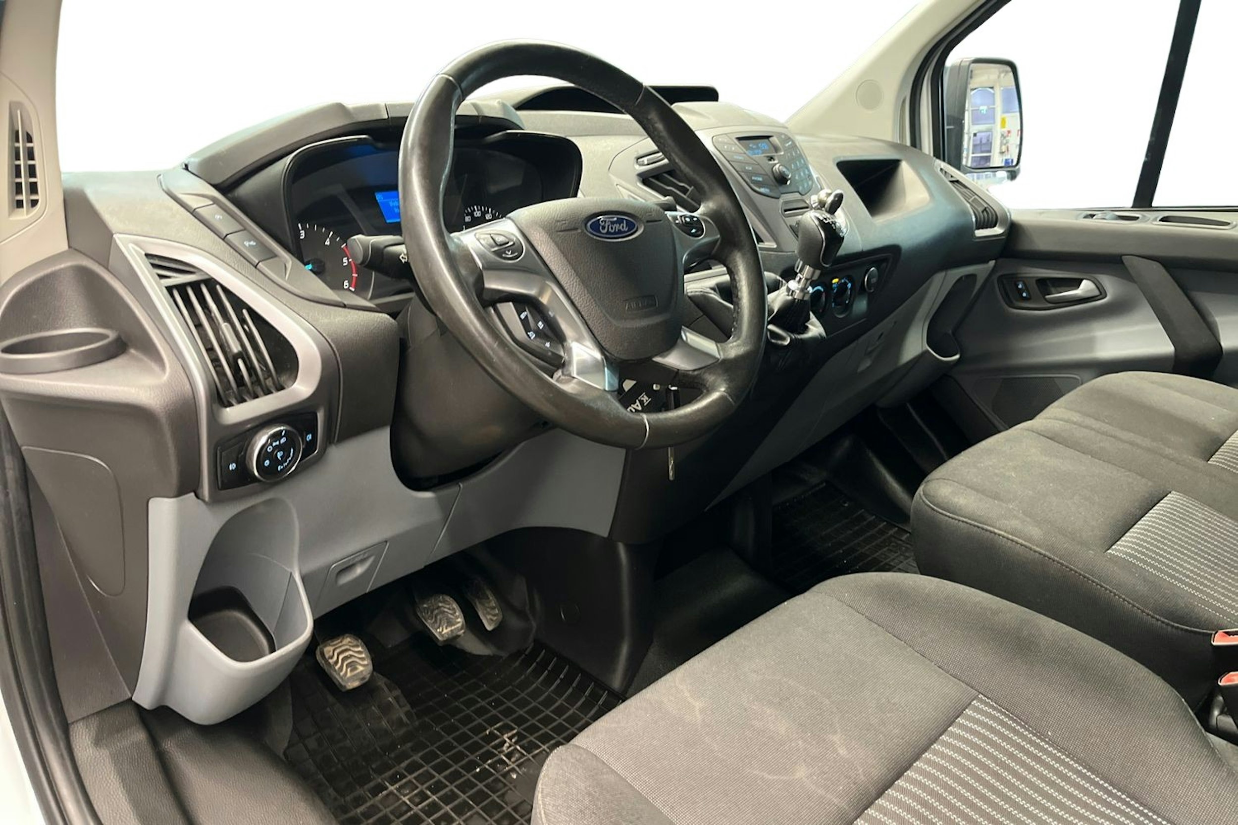 valkoinen Ford Transit Custom 2017 kuva 7.