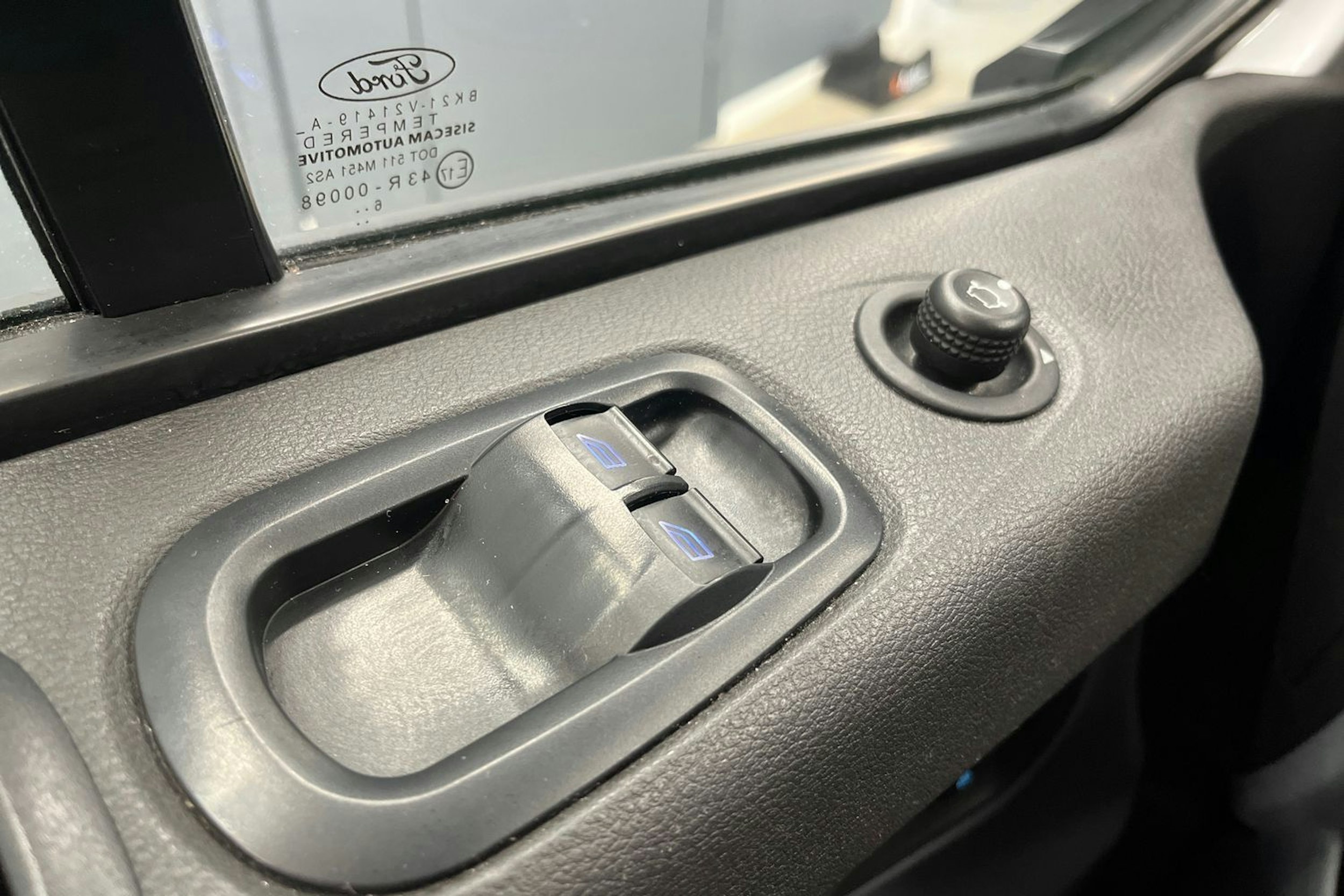 valkoinen Ford Transit Custom 2017 kuva 14.