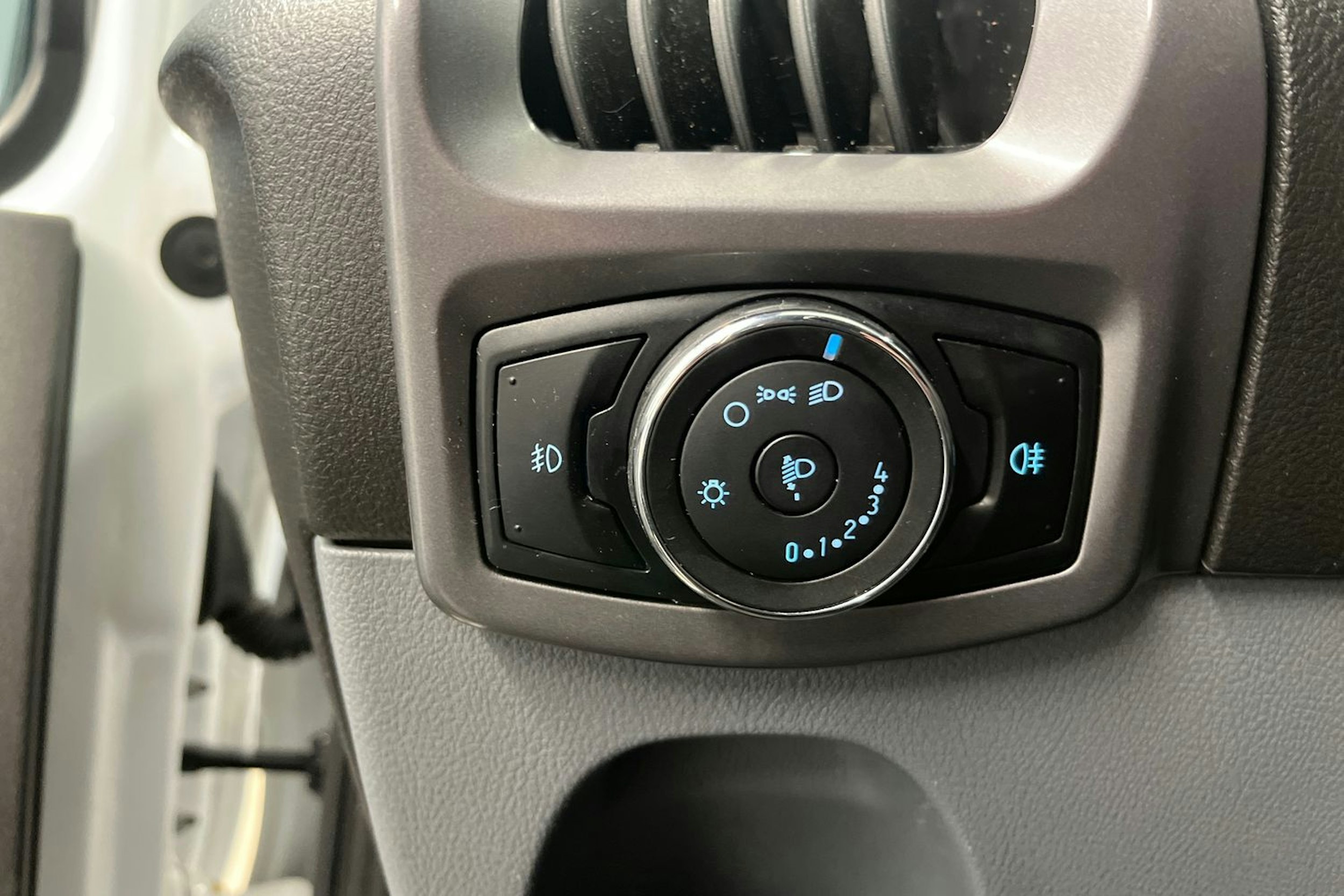 valkoinen Ford Transit Custom 2017 kuva 15.