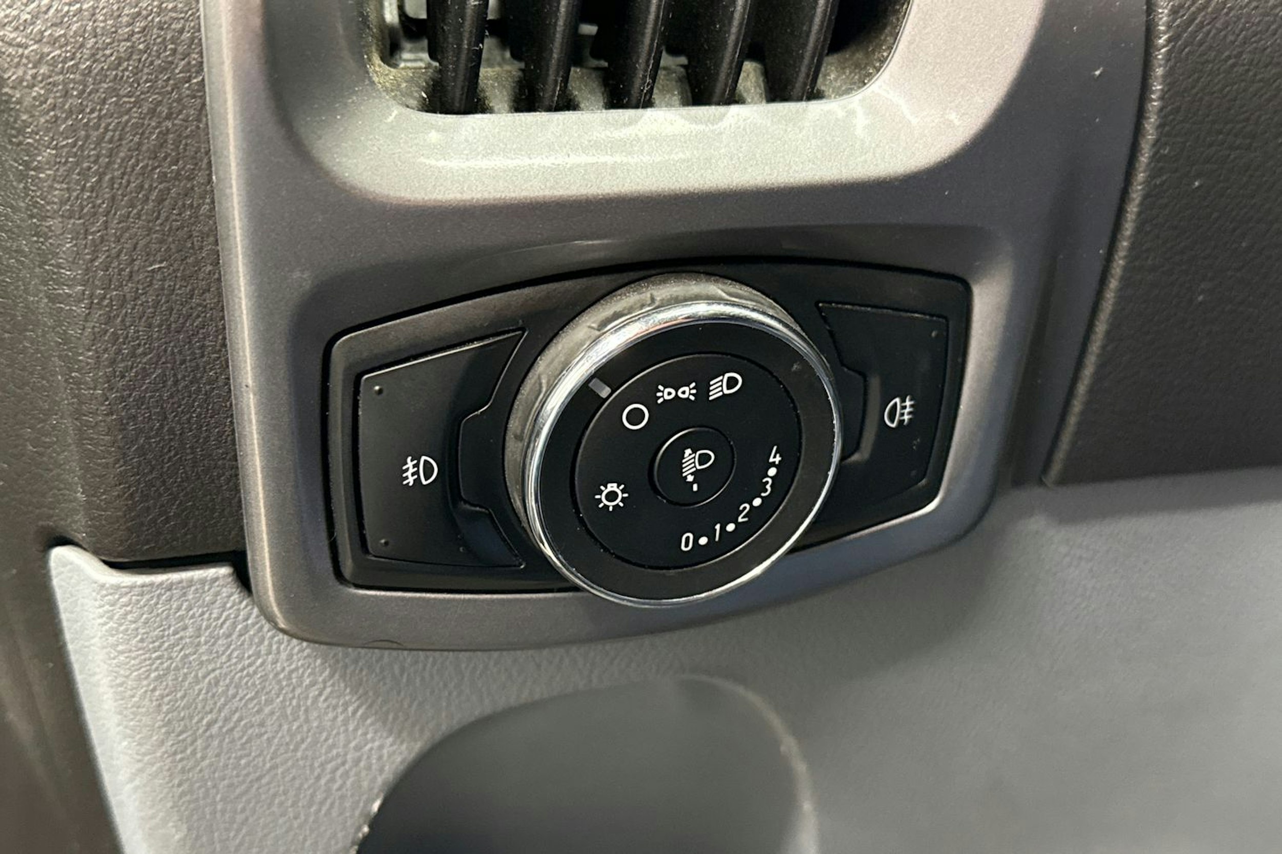 met. hopea Ford Transit Custom 2017 kuva 23.