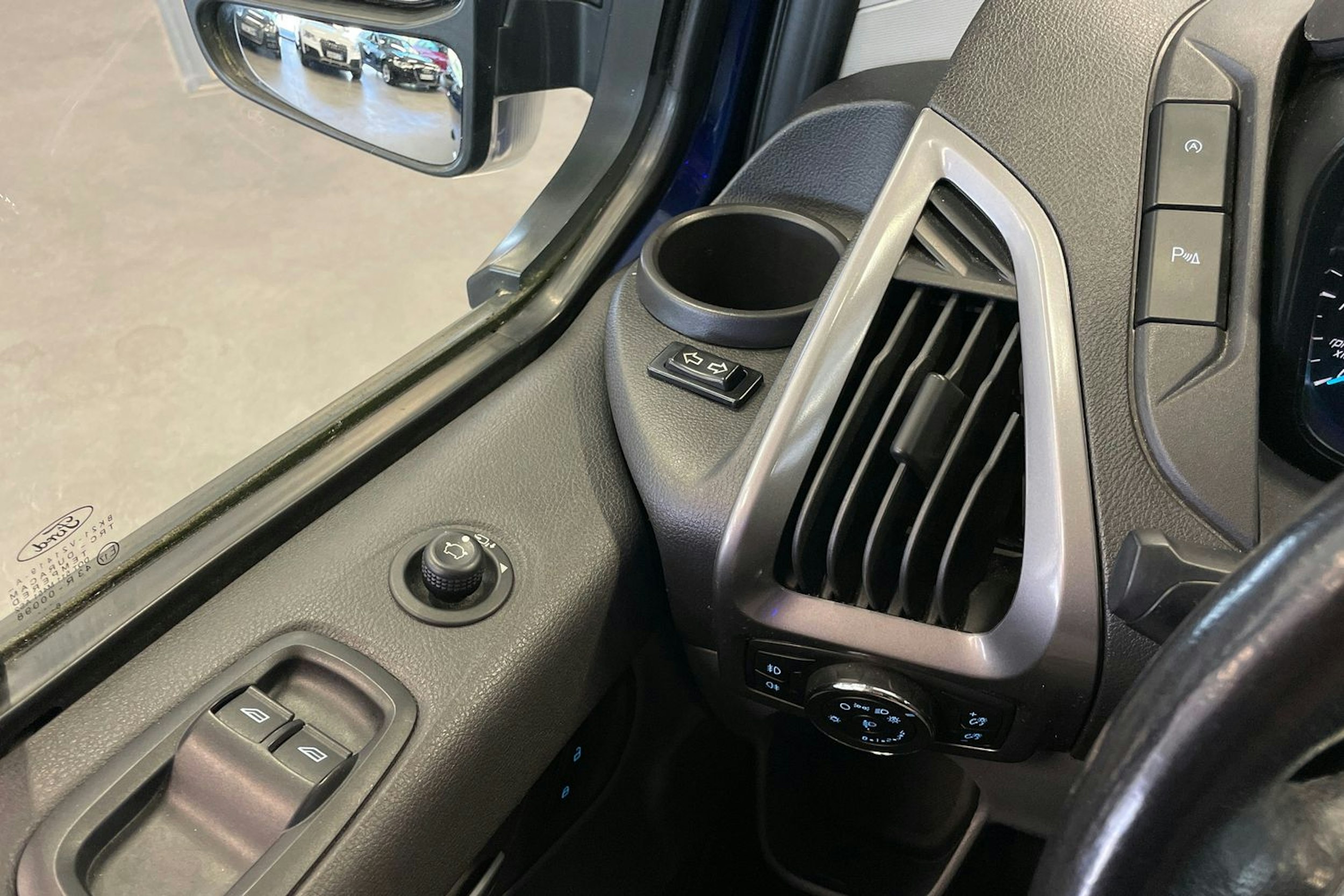 Sininen Ford Transit Custom 2017 kuva 23.