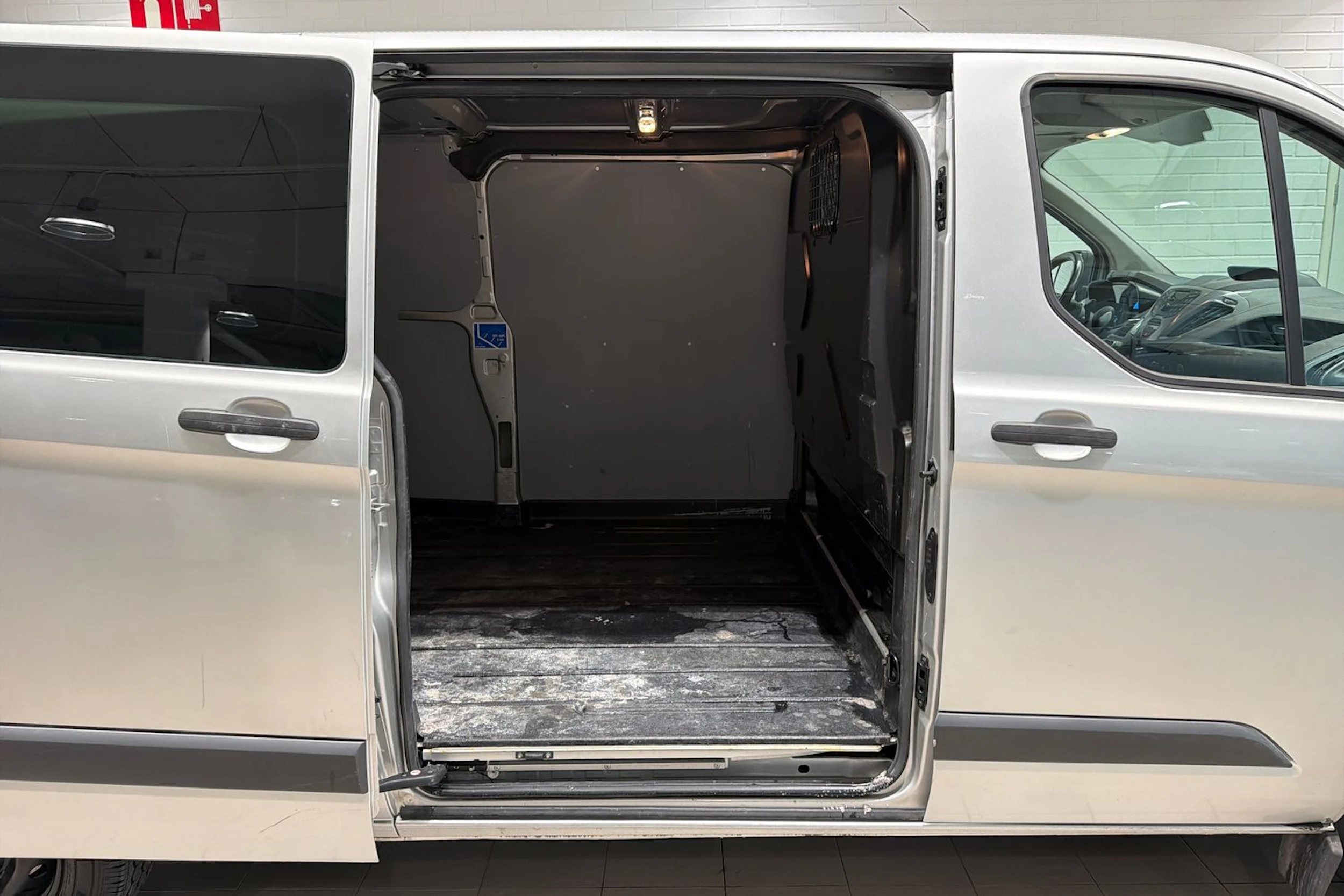 Harmaa Ford Transit Custom 2017 kuva 25.