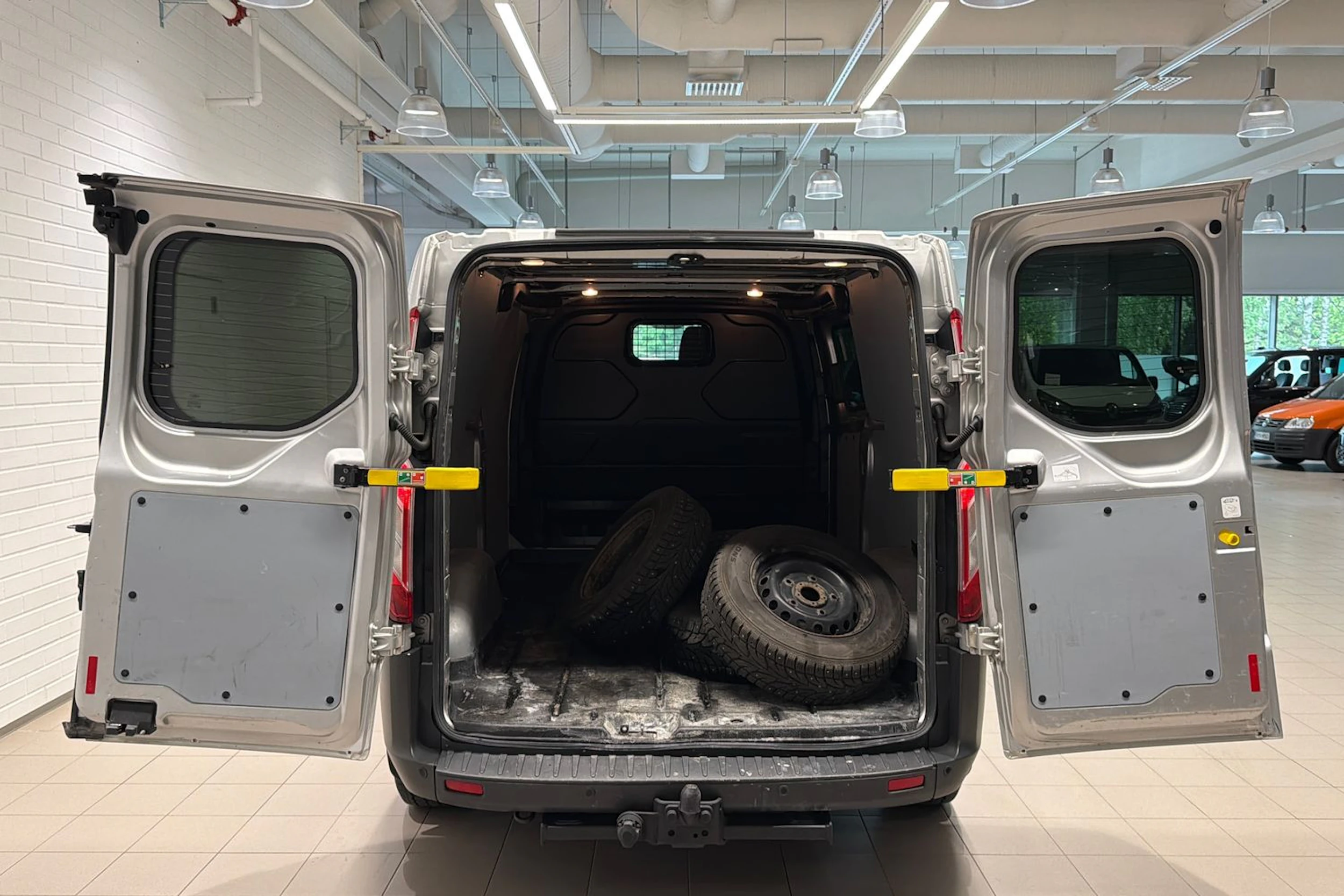 Harmaa Ford Transit Custom 2017 kuva 27.