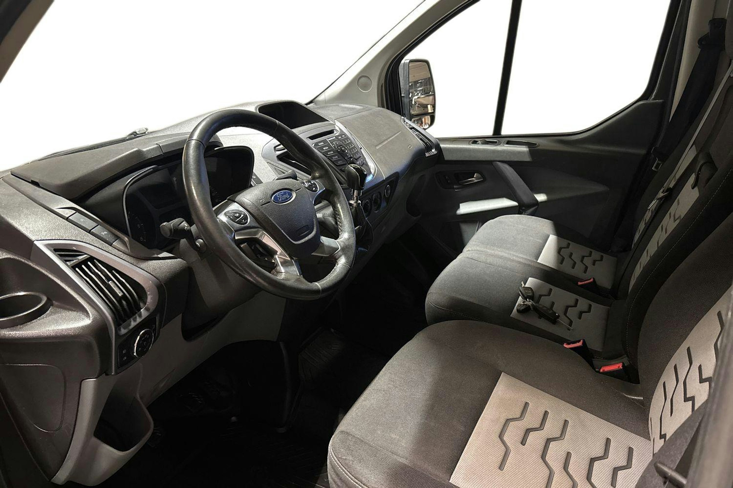 Harmaa Ford Transit Custom 2017 kuva 8.