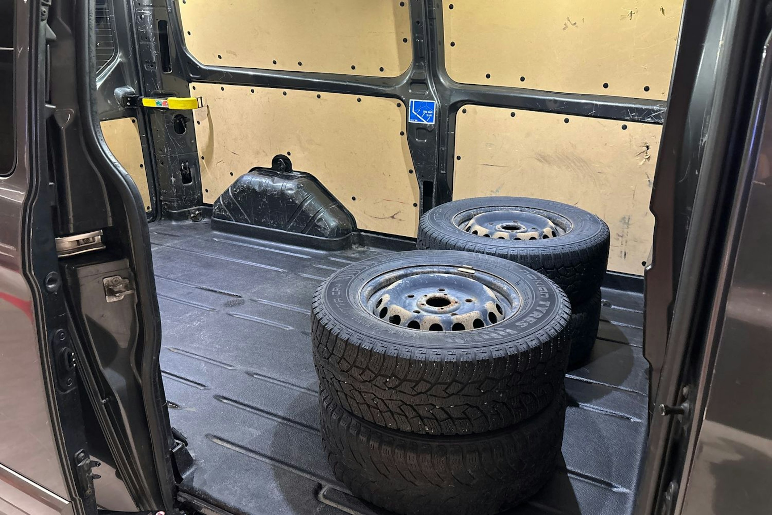 Harmaa Ford Transit Custom 2017 kuva 15.