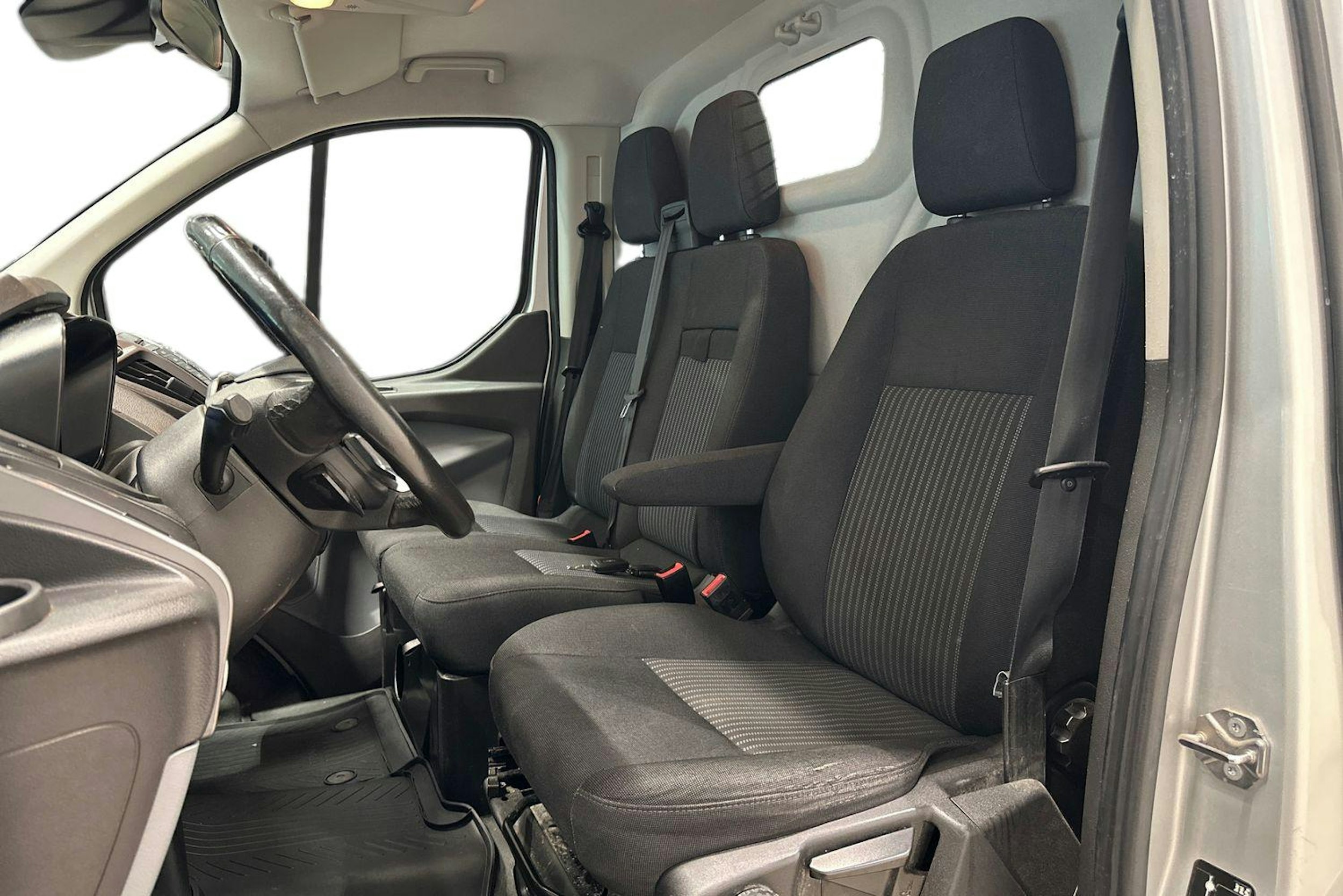 Harmaa Ford Transit Custom 2017 kuva 10.