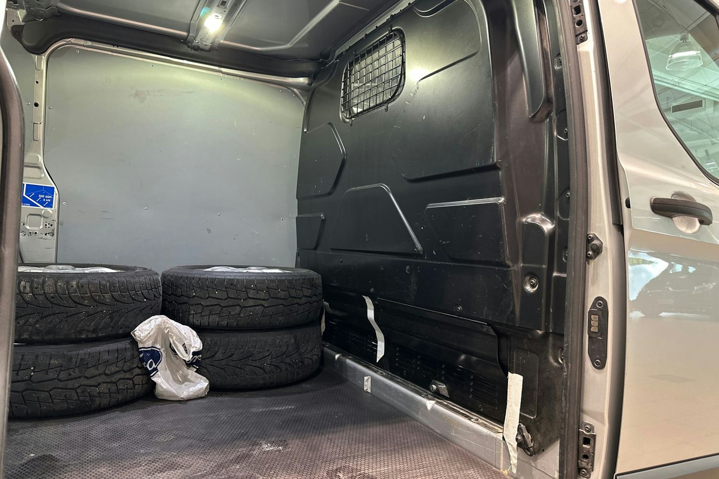 Harmaa Ford Transit Custom 2017 kuva 28.