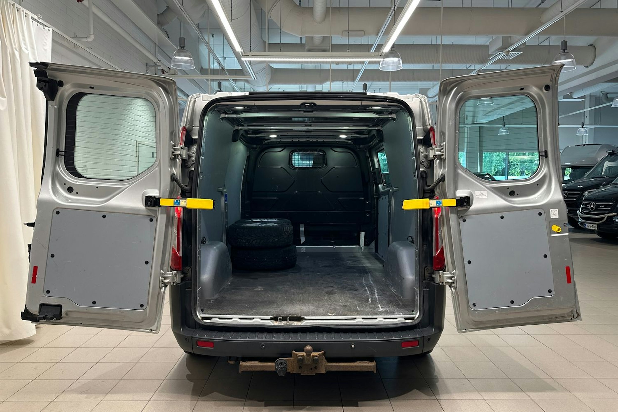Harmaa Ford Transit Custom 2017 kuva 30.