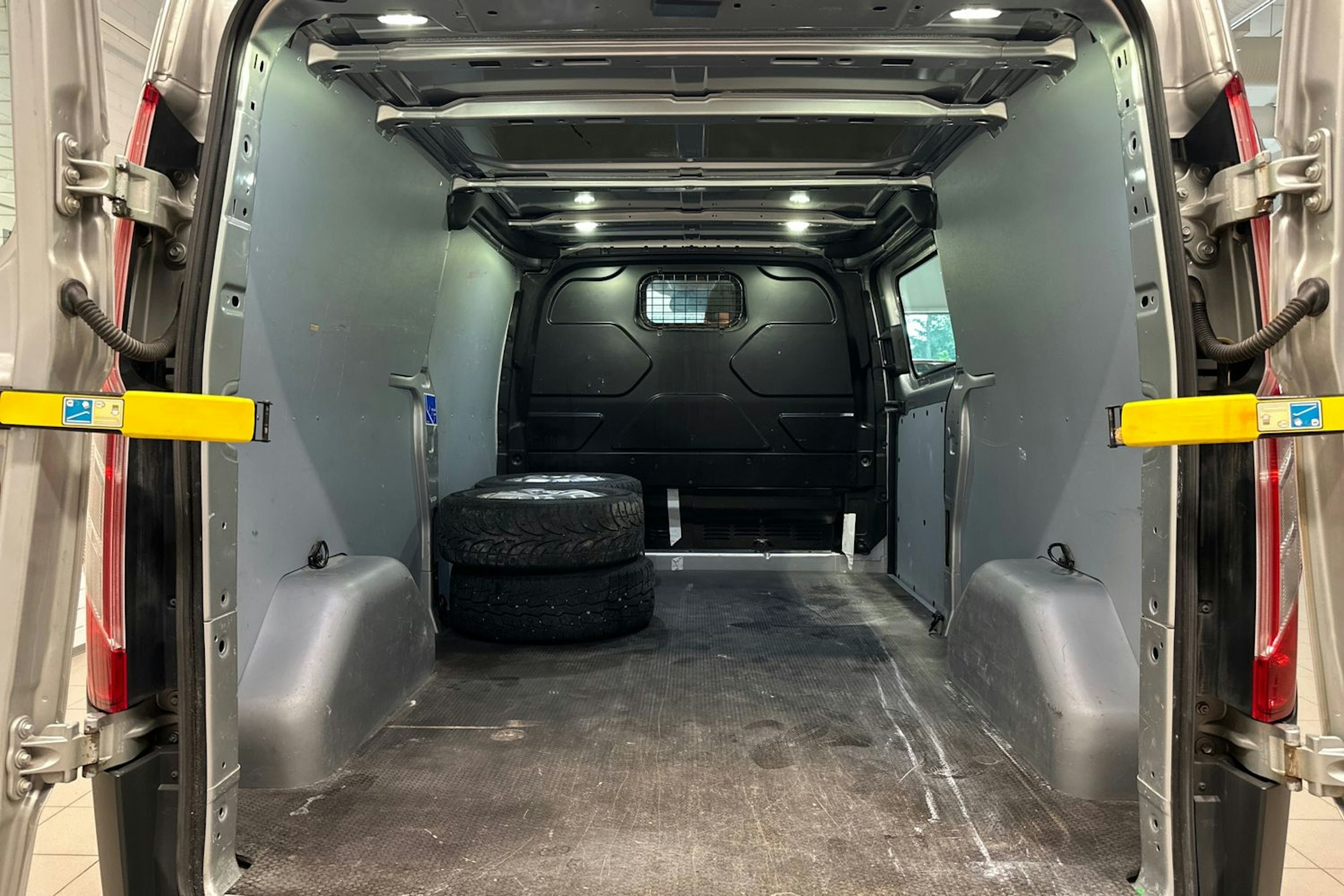 Harmaa Ford Transit Custom 2017 kuva 31.