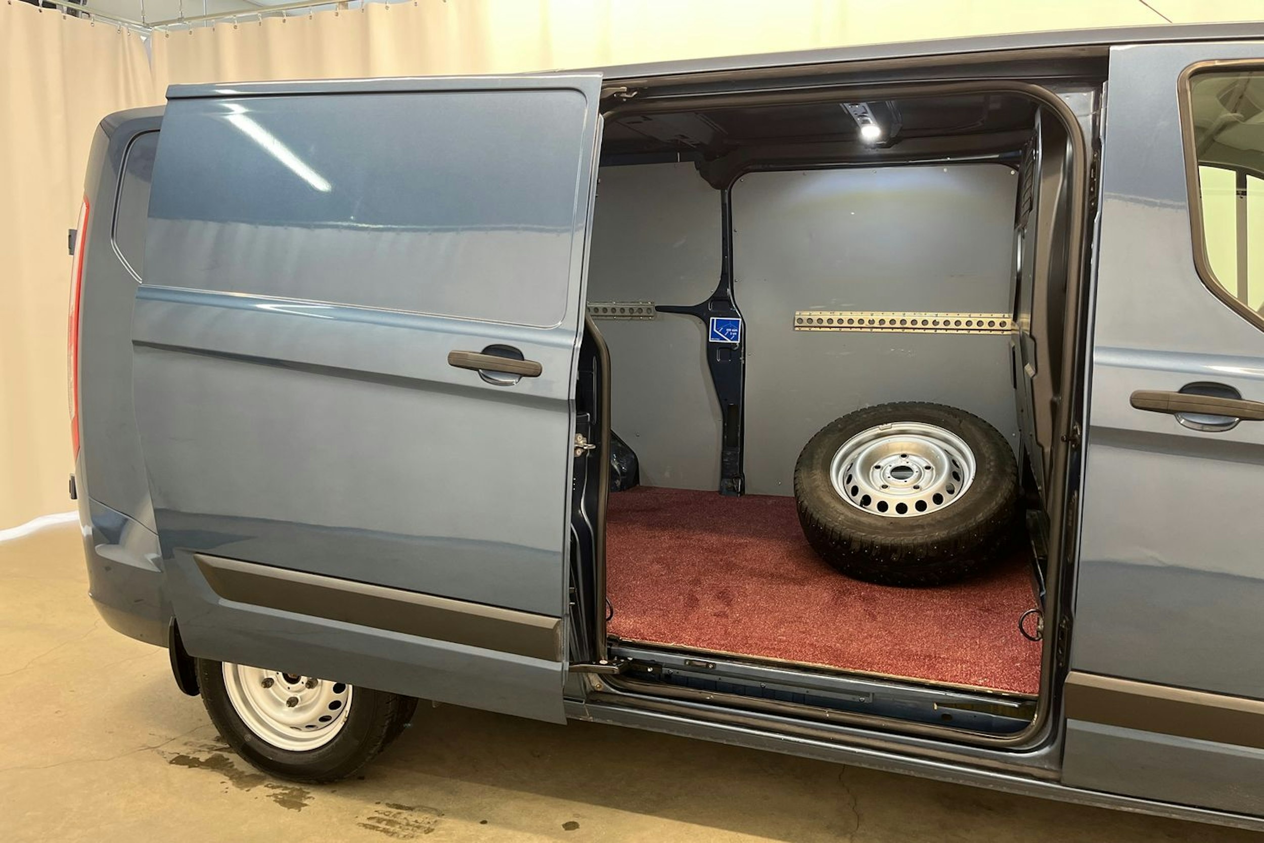 Sininen Ford Transit Custom 2018 kuva 16.