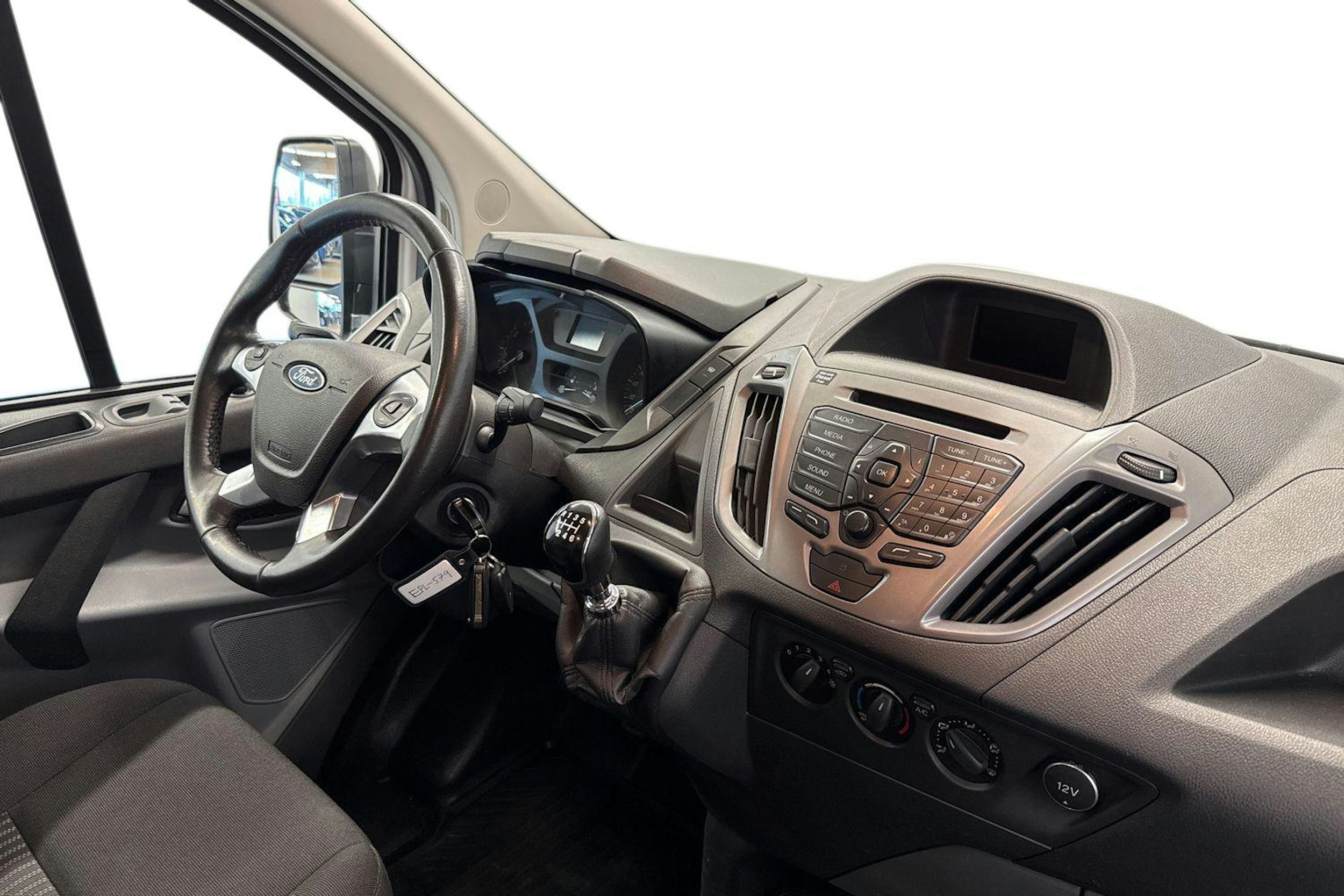 valkoinen Ford Transit Custom 2018 kuva 8.