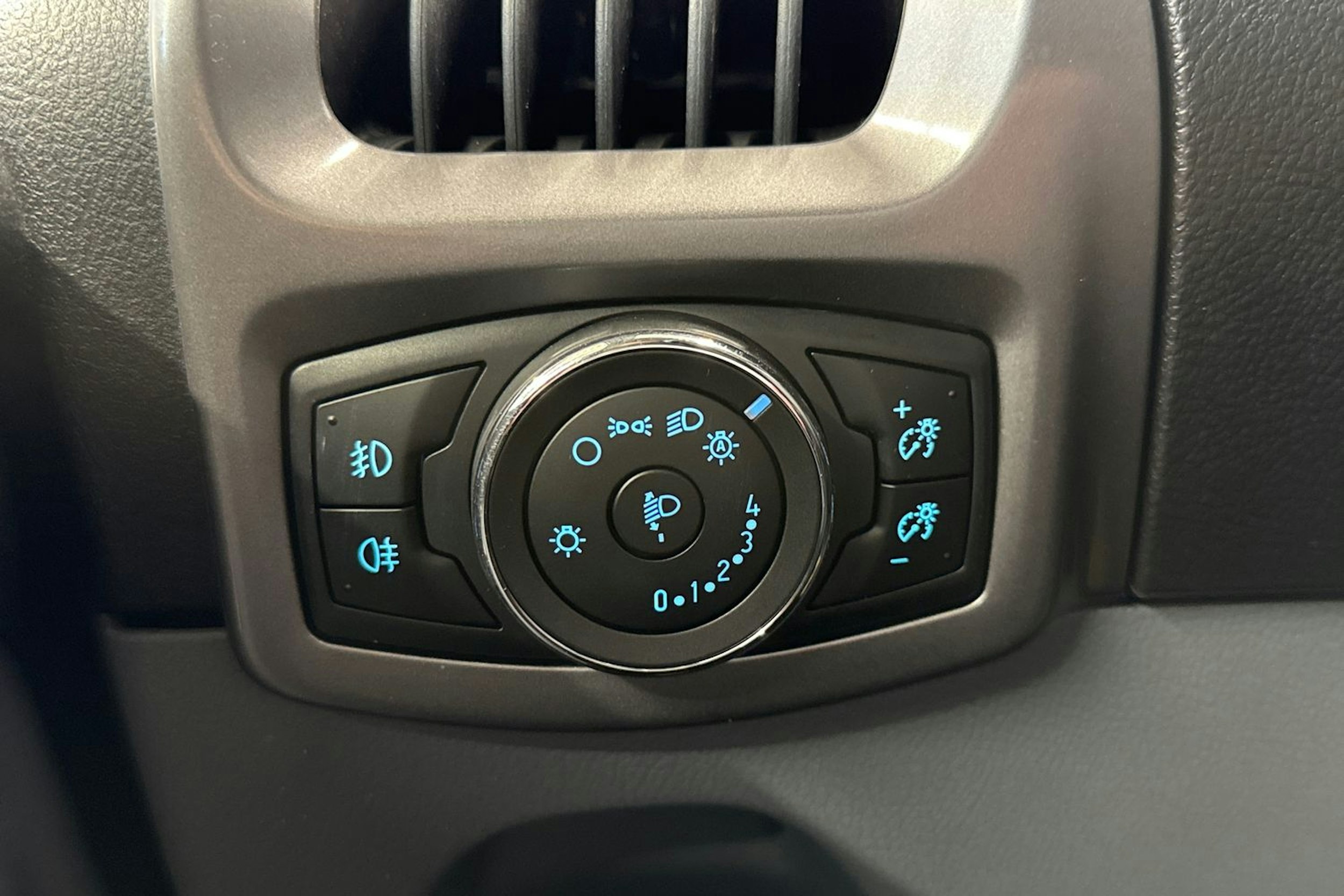 valkoinen Ford Transit Custom 2018 kuva 14.