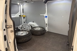 valkoinen Ford Transit Custom 2018 kuva 22.