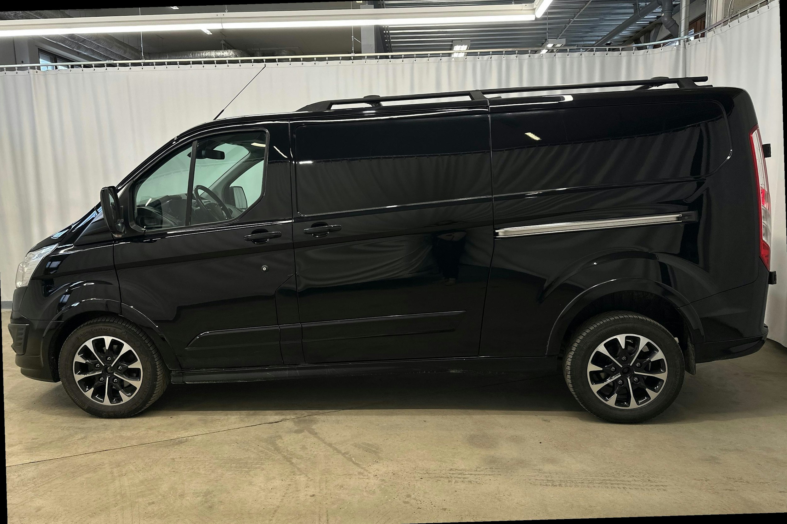 musta Ford Transit Custom 2018 kuva 6.