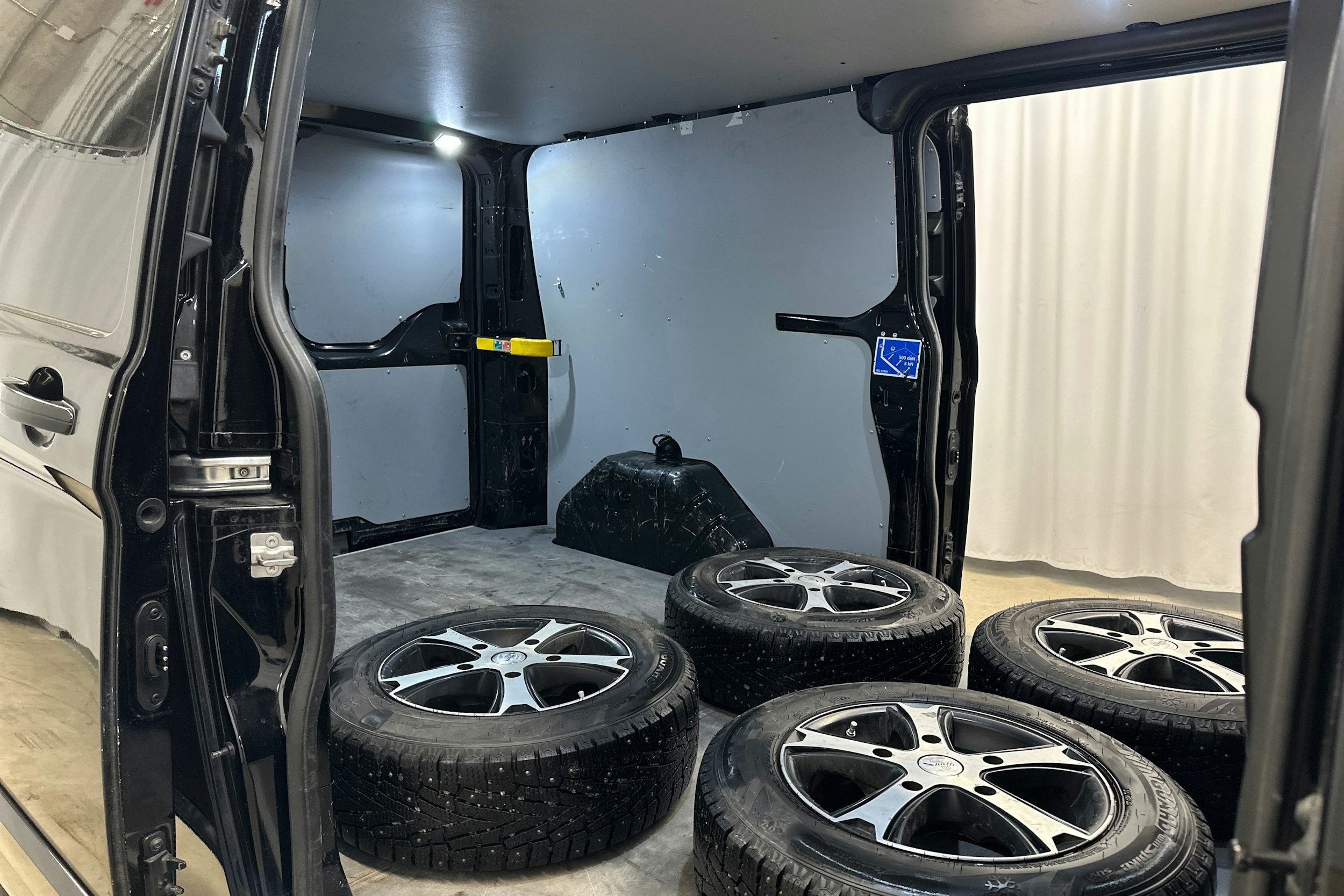 musta Ford Transit Custom 2018 kuva 21.