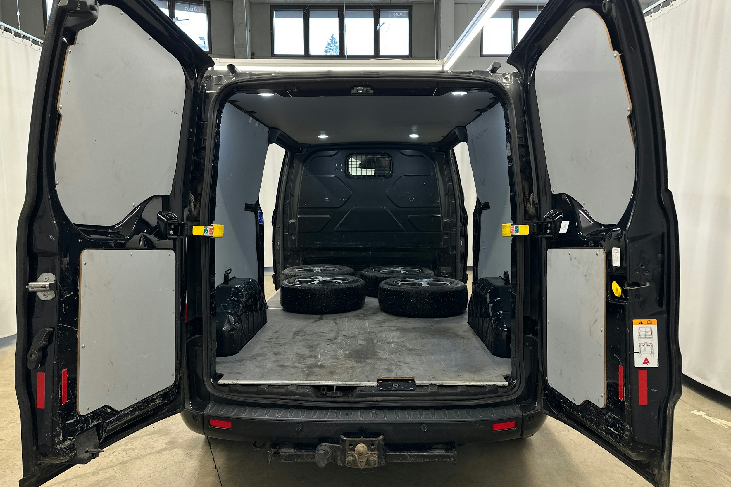 musta Ford Transit Custom 2018 kuva 22.