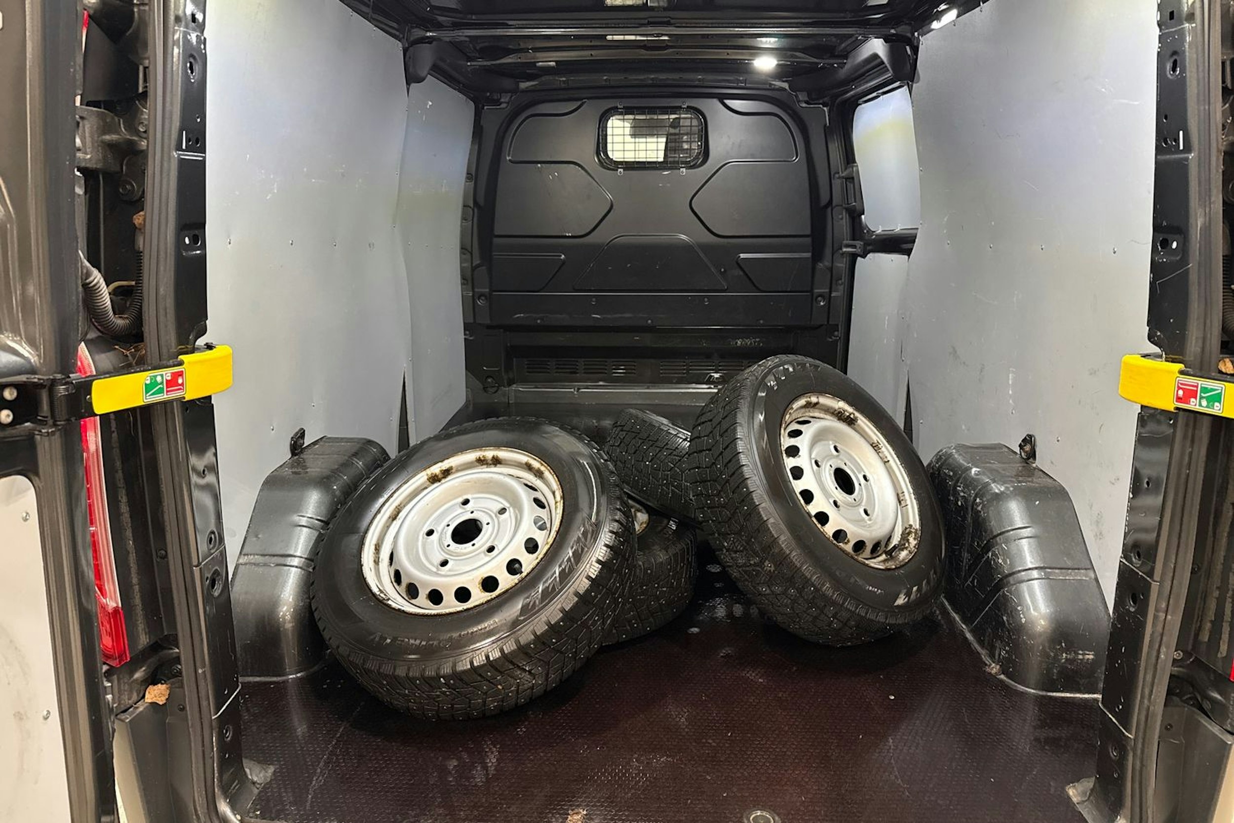 harmaa Ford Transit Custom 2018 kuva 11.