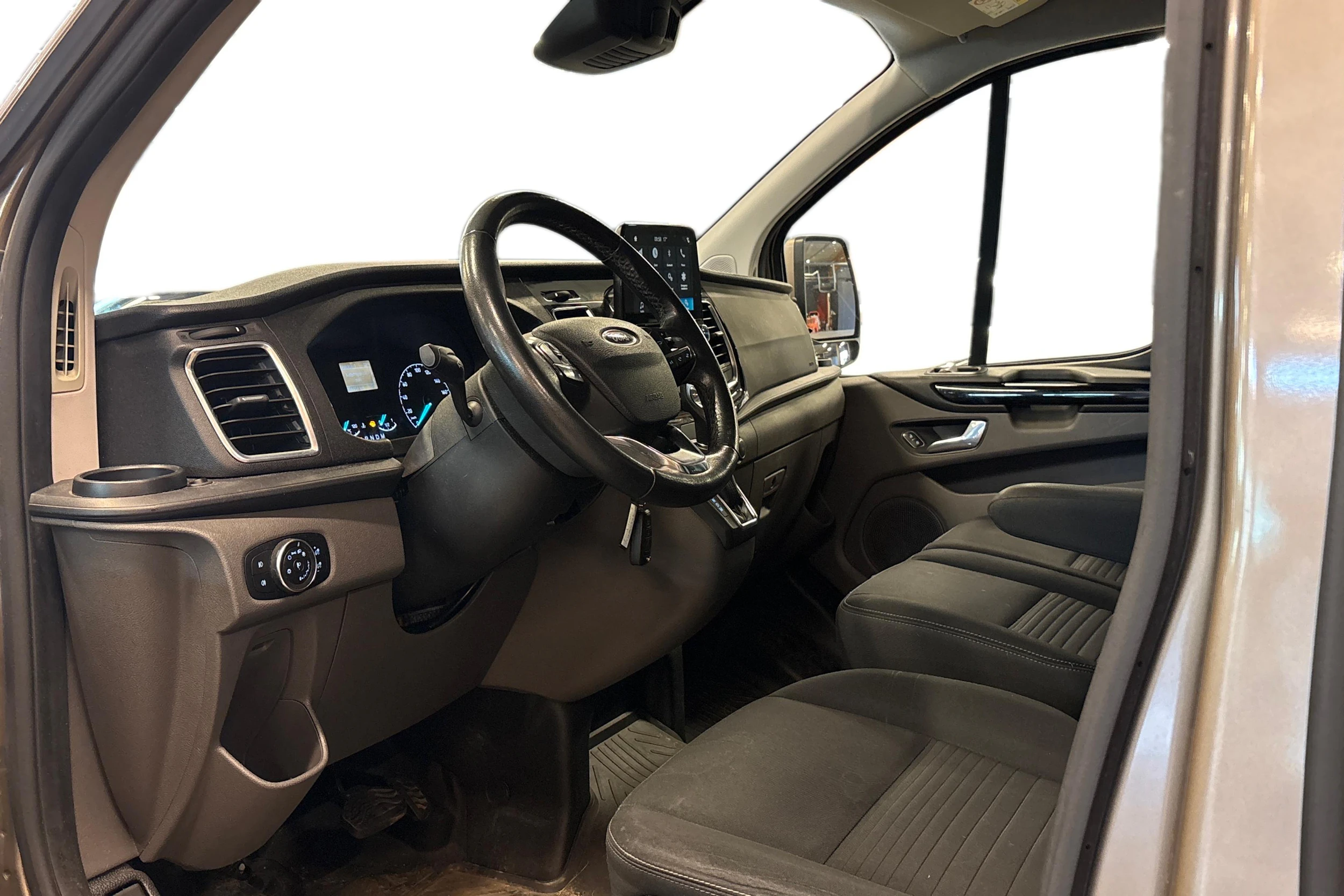 harmaa Ford Transit Custom 2018 kuva 3.
