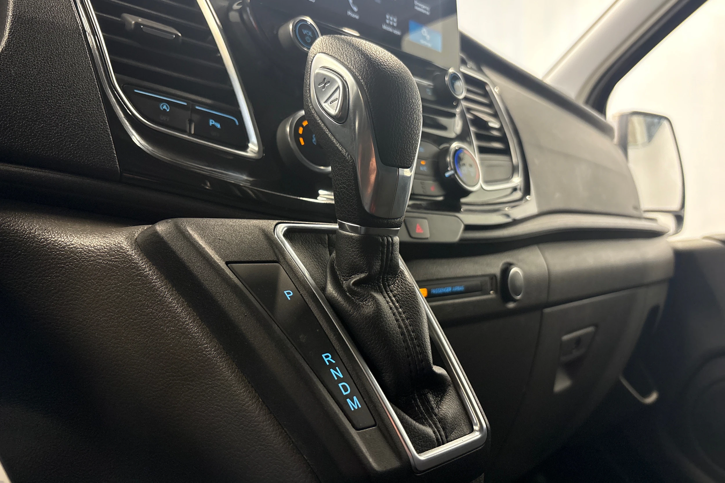 harmaa Ford Transit Custom 2018 kuva 17.