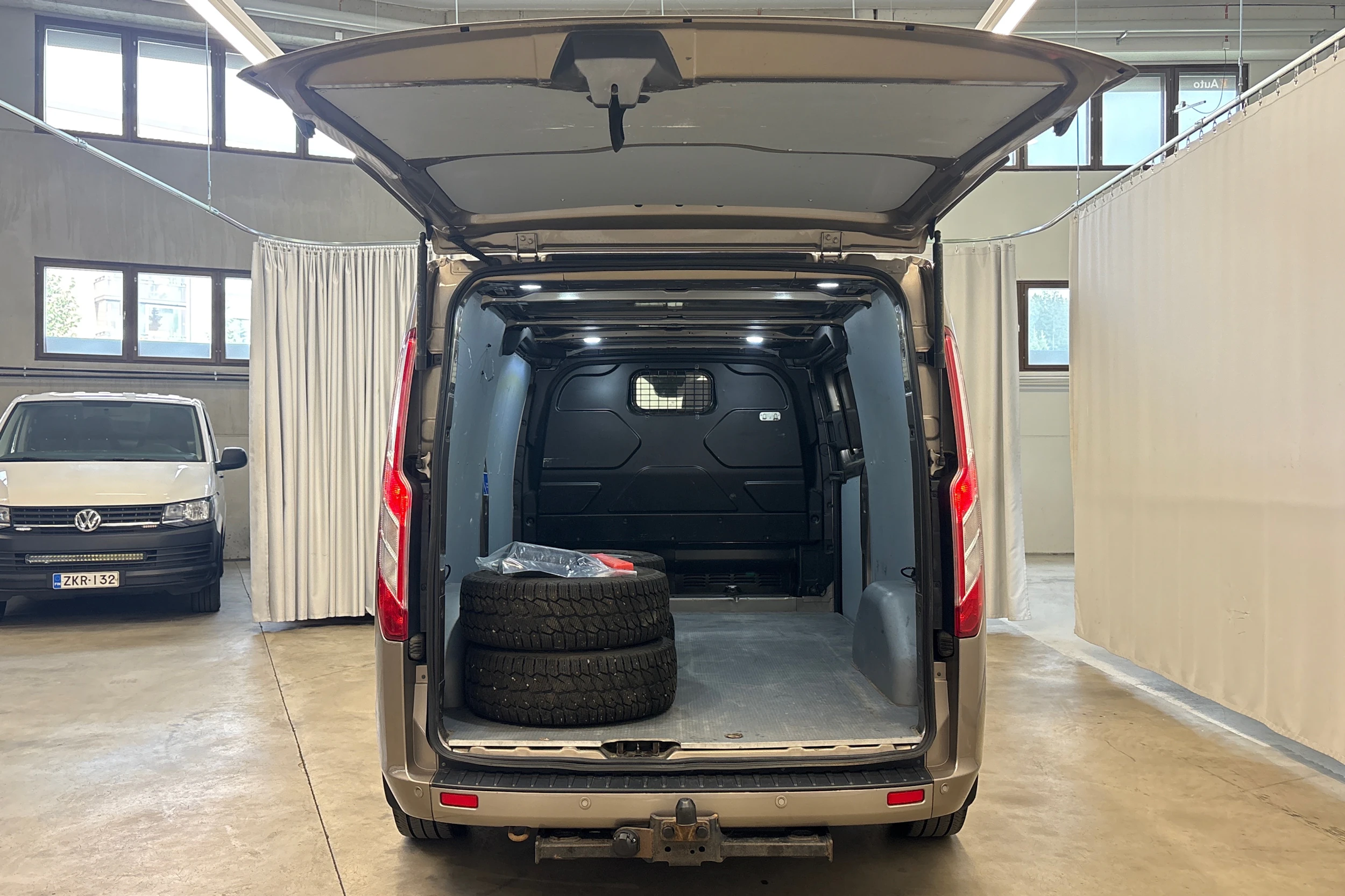 harmaa Ford Transit Custom 2018 kuva 18.