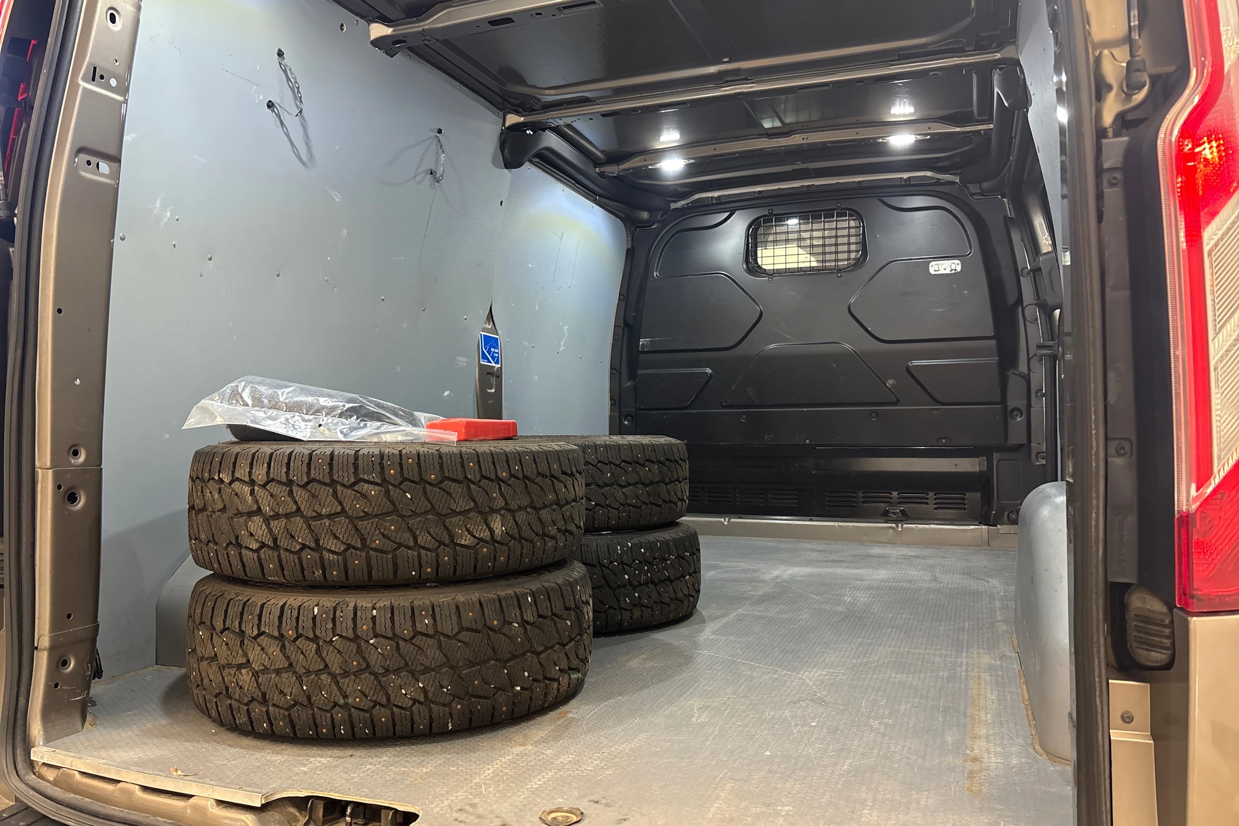 harmaa Ford Transit Custom 2018 kuva 19.