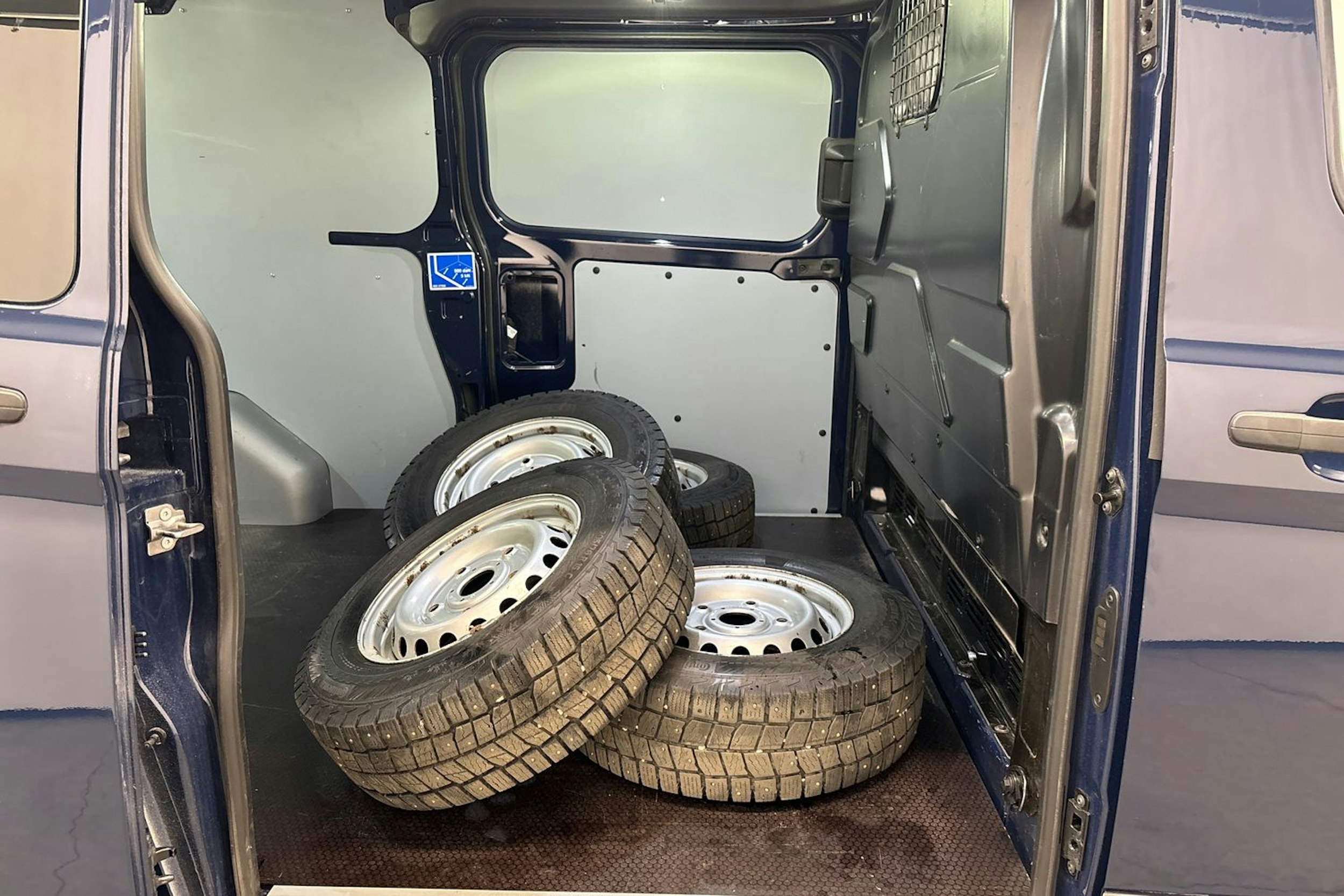 sininen Ford Transit Custom 2018 kuva 13.