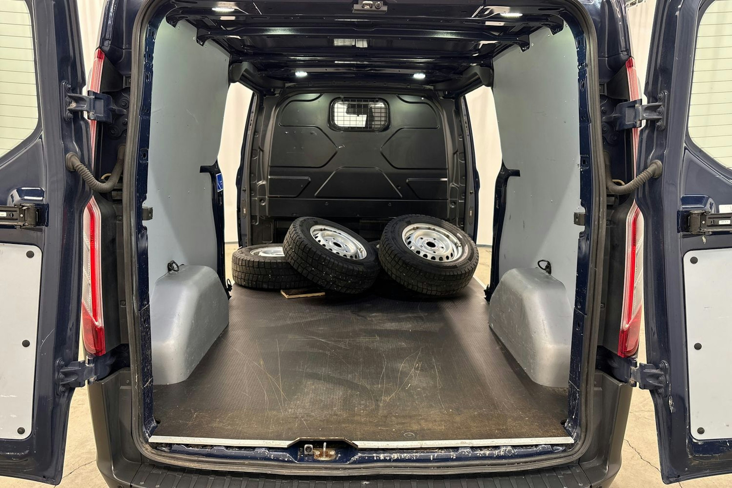 sininen Ford Transit Custom 2018 kuva 14.