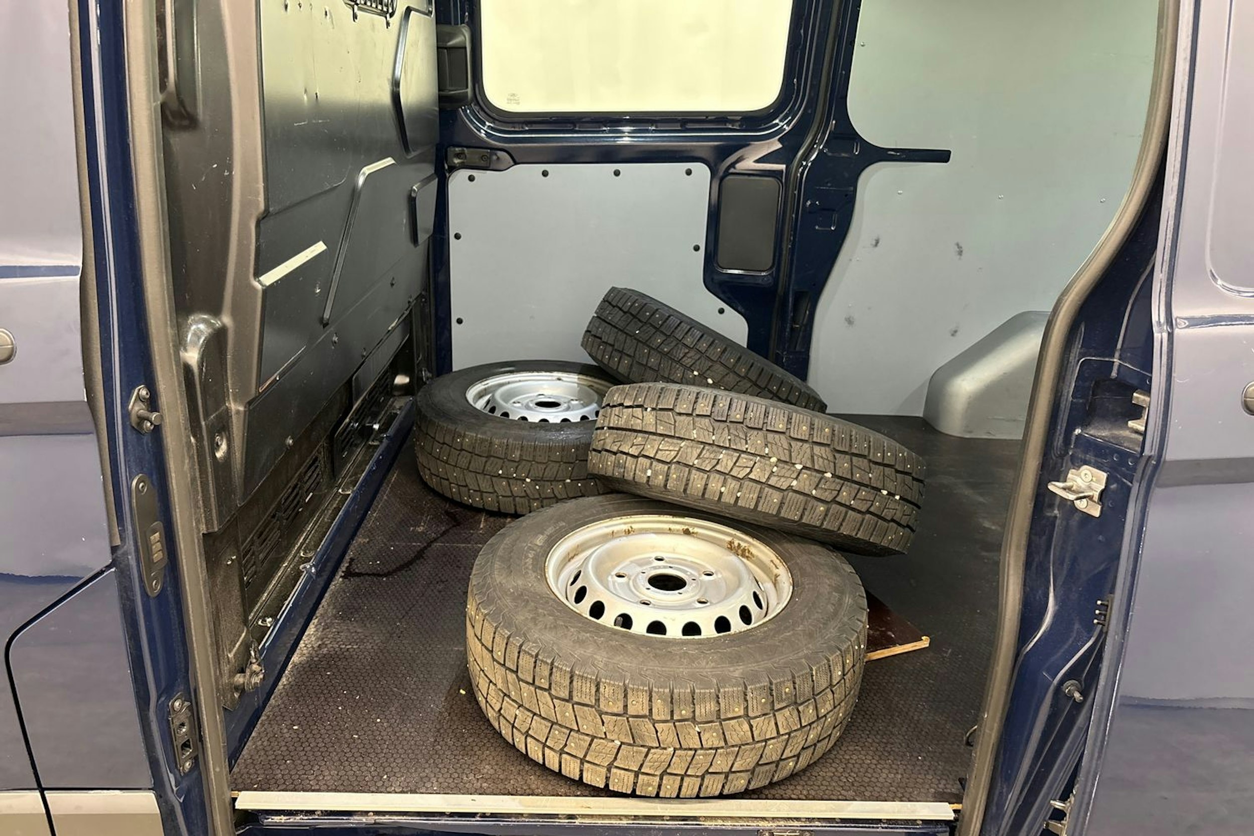 sininen Ford Transit Custom 2018 kuva 16.