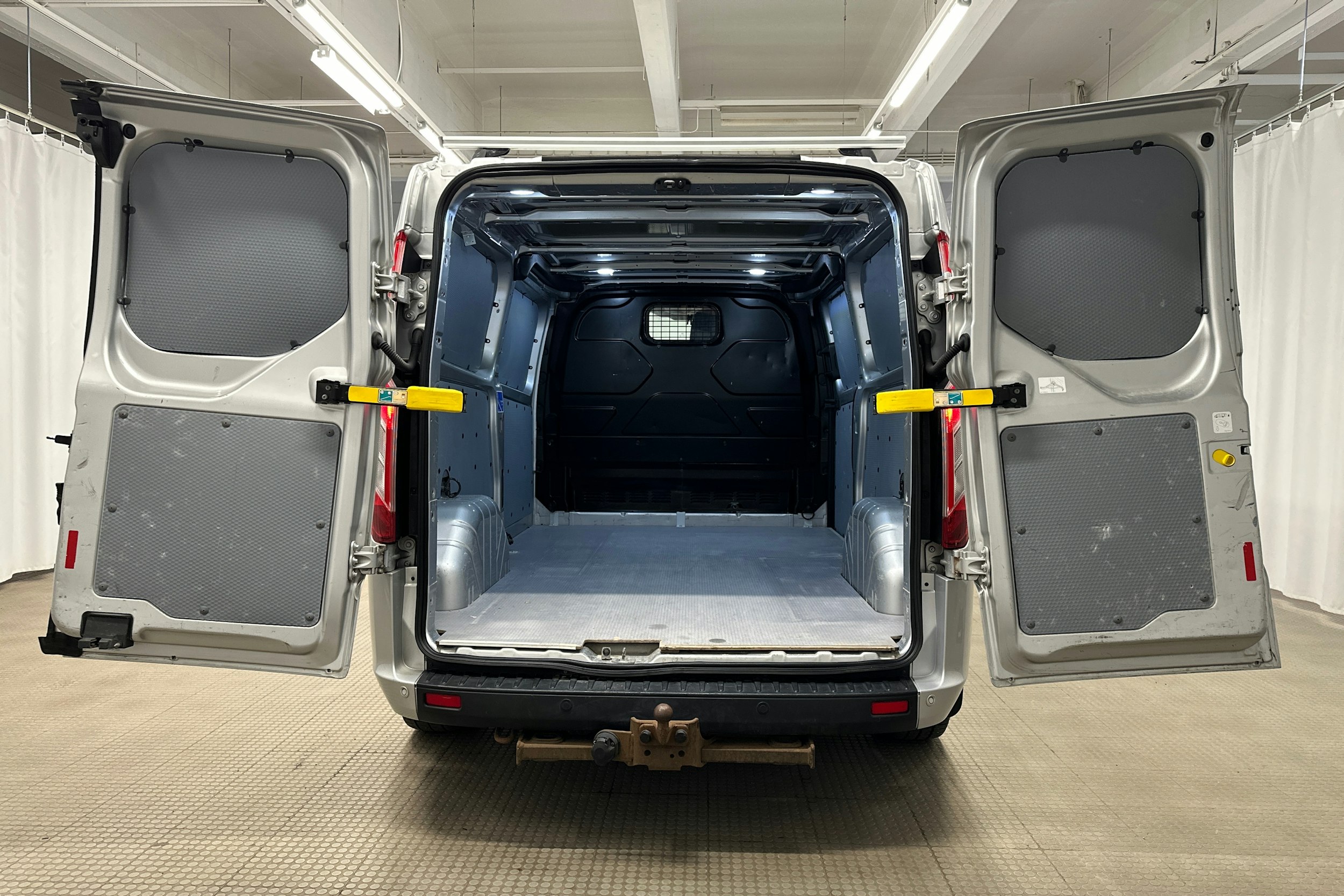 hopea Ford Transit Custom 2018 kuva 9.