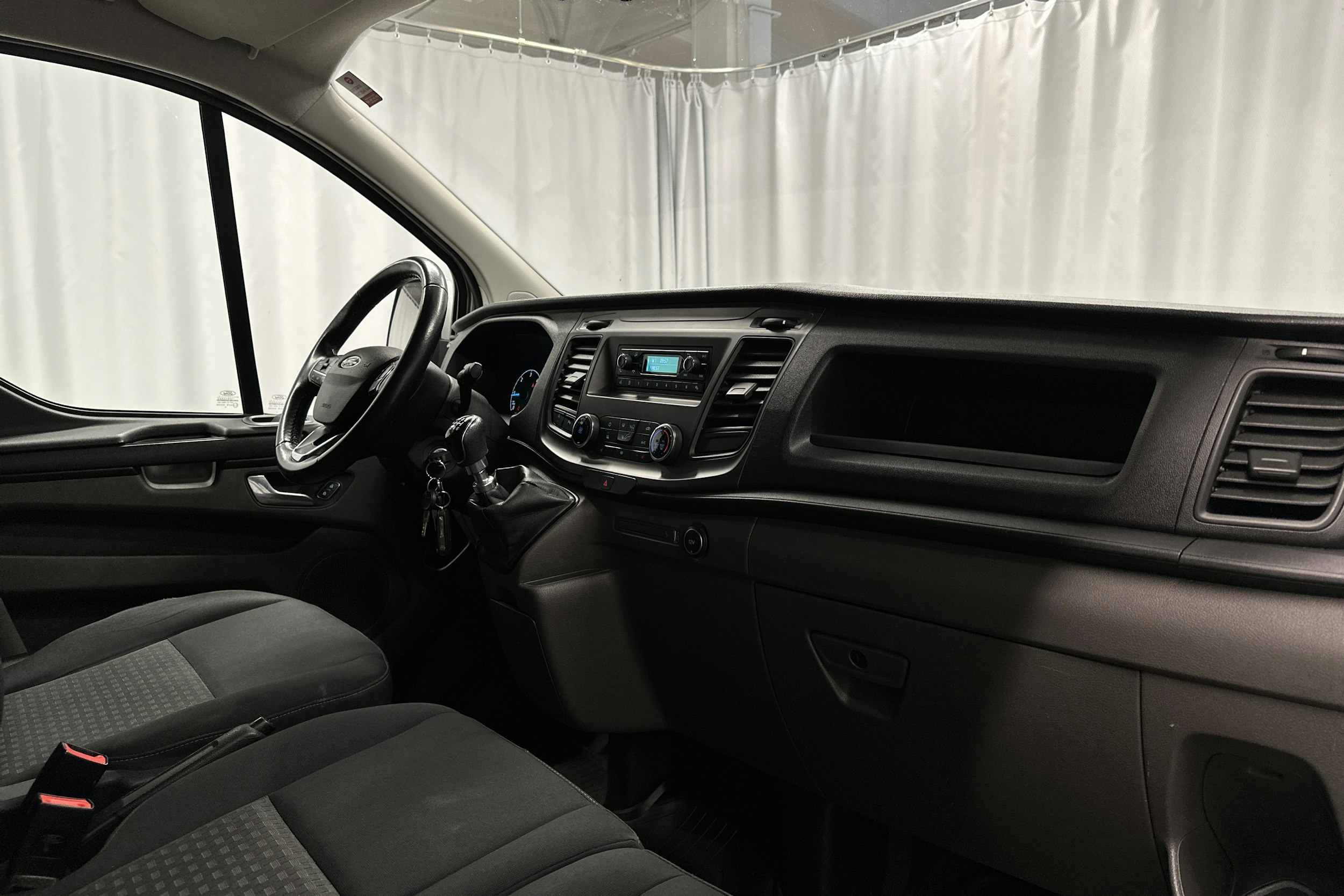 hopea Ford Transit Custom 2018 kuva 12.