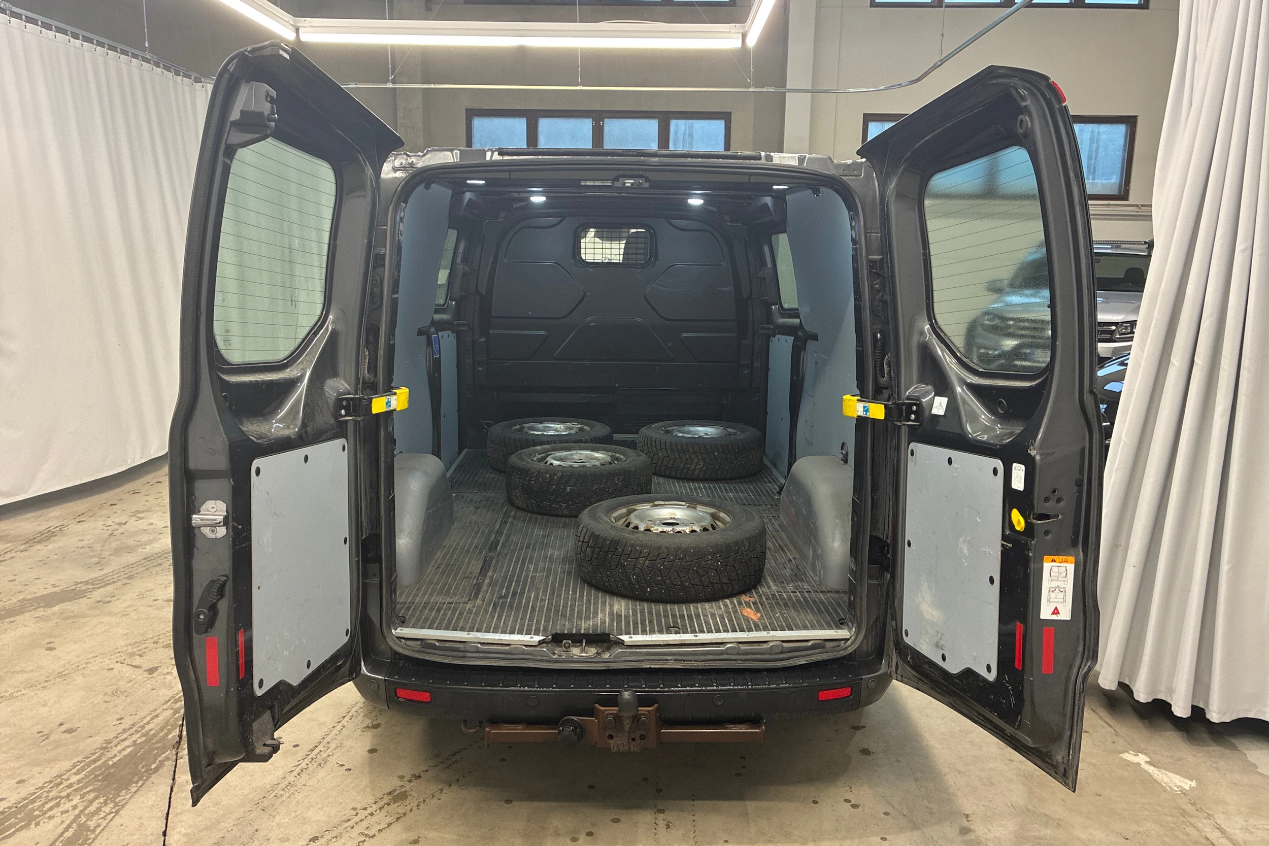 harmaa Ford Transit Custom 2018 kuva 4.