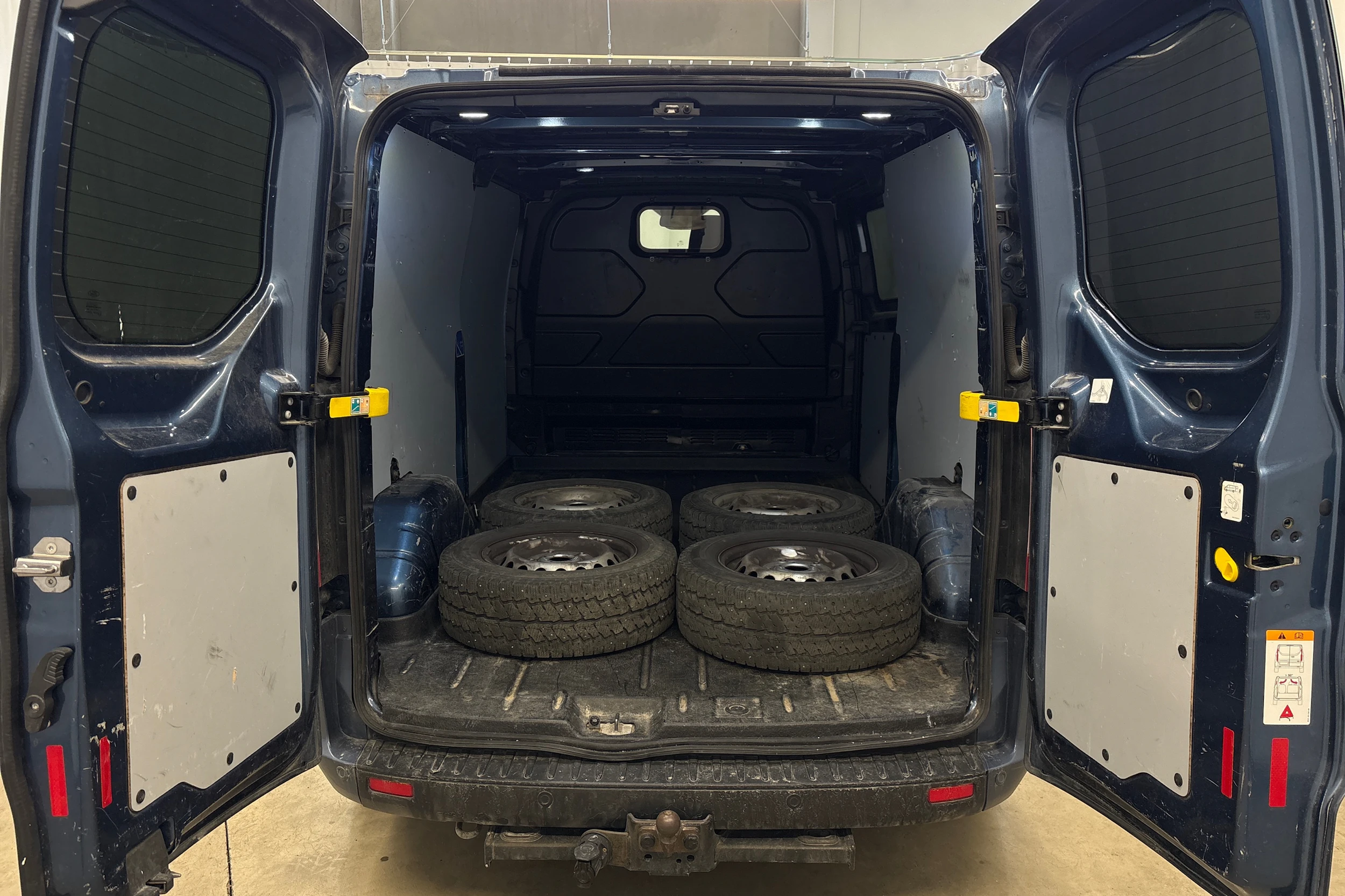 sininen Ford Transit Custom 2018 kuva 12.