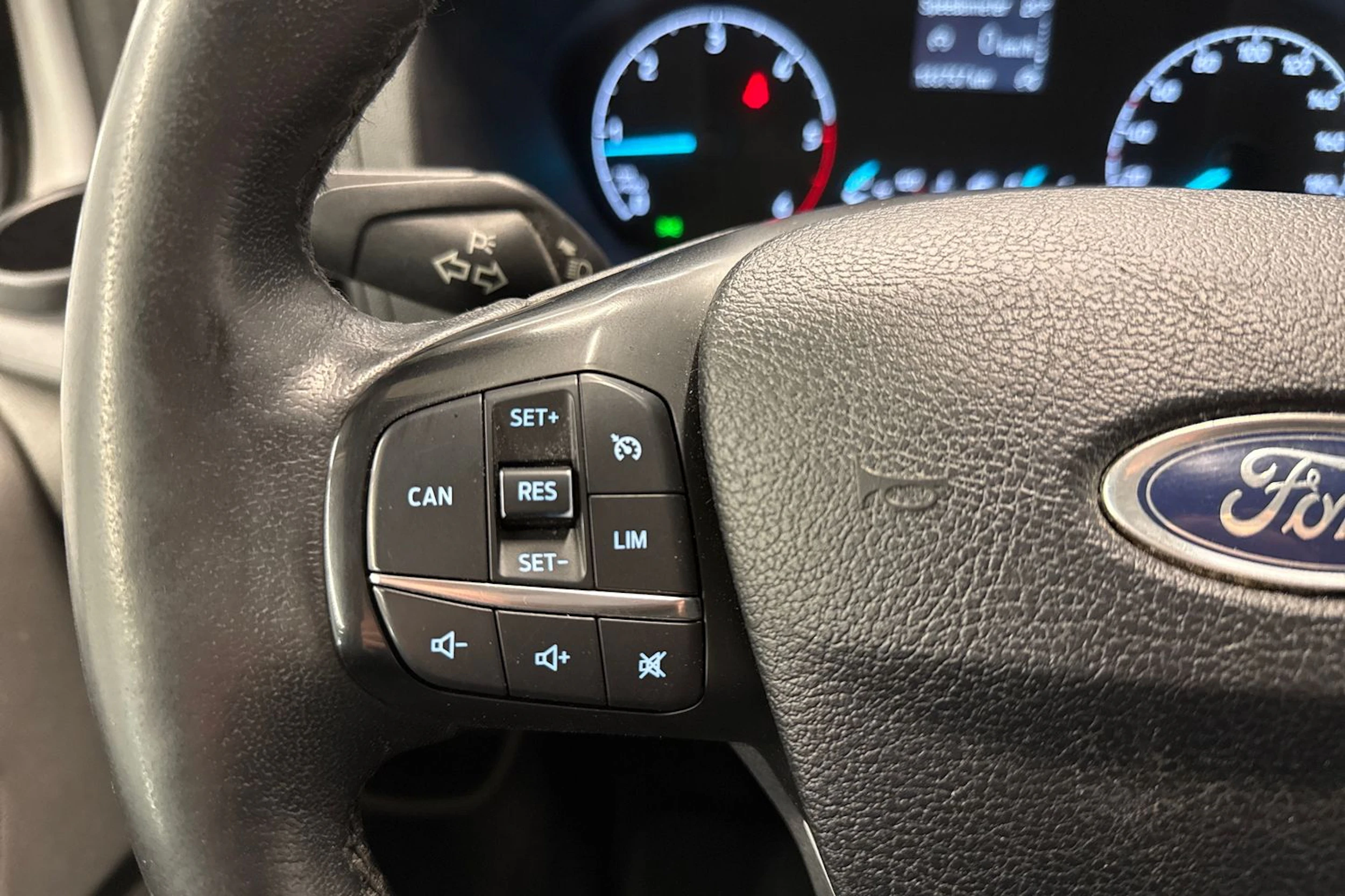 valkoinen Ford Transit Custom 2018 kuva 11.