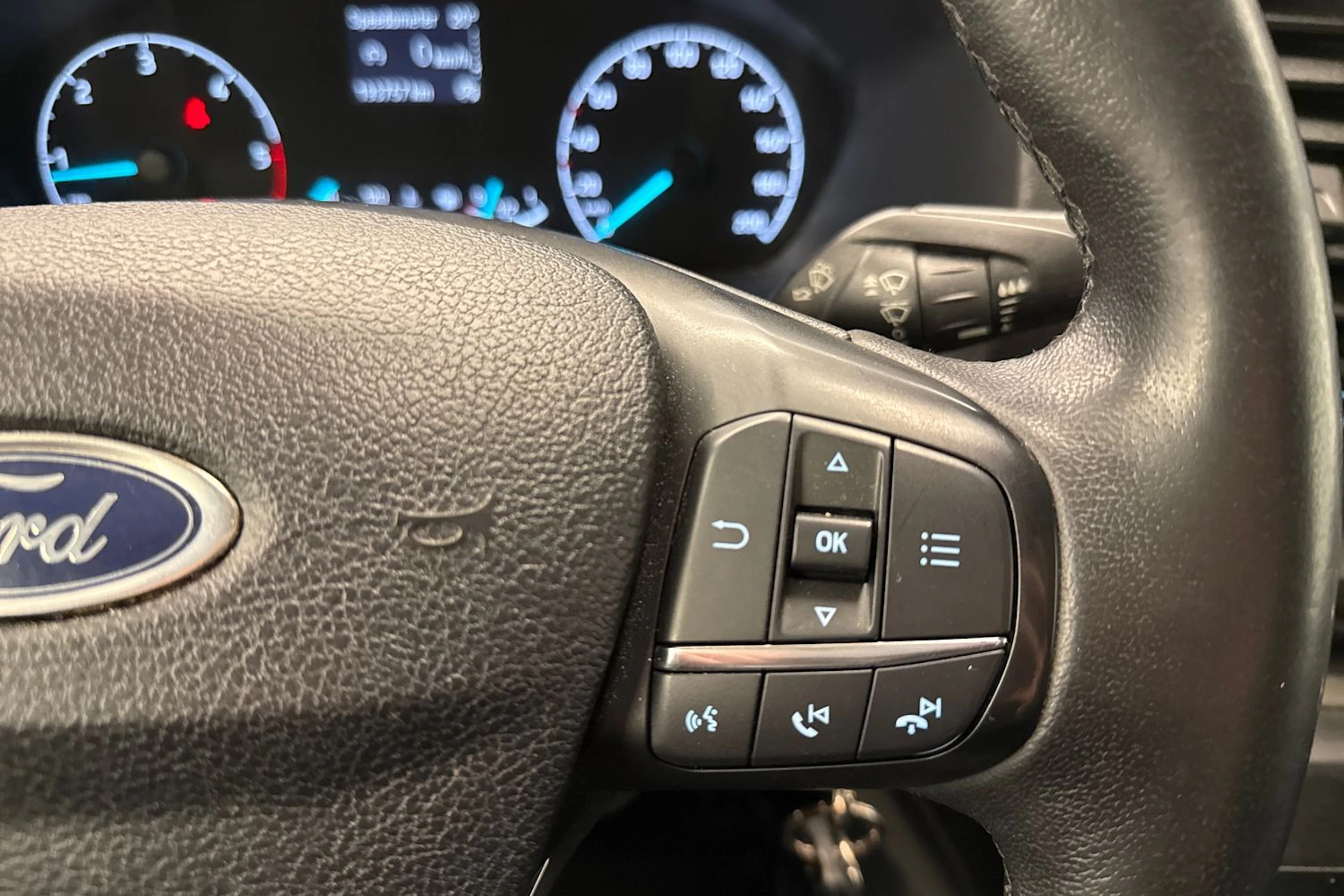 valkoinen Ford Transit Custom 2018 kuva 12.