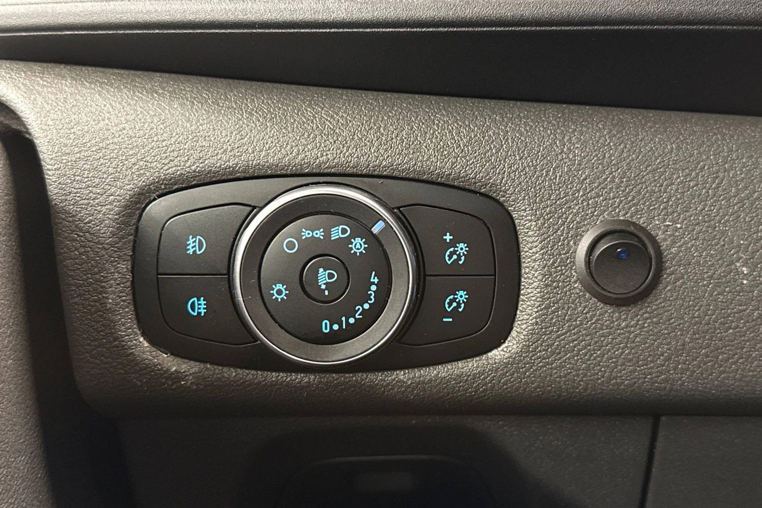 valkoinen Ford Transit Custom 2018 kuva 14.