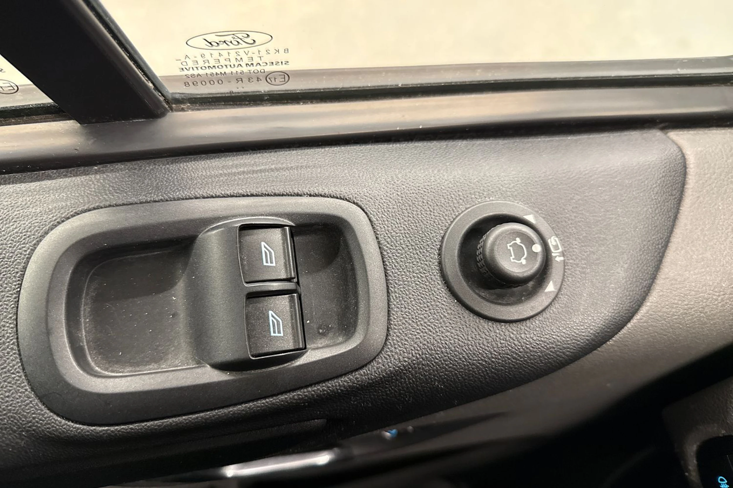 valkoinen Ford Transit Custom 2018 kuva 15.