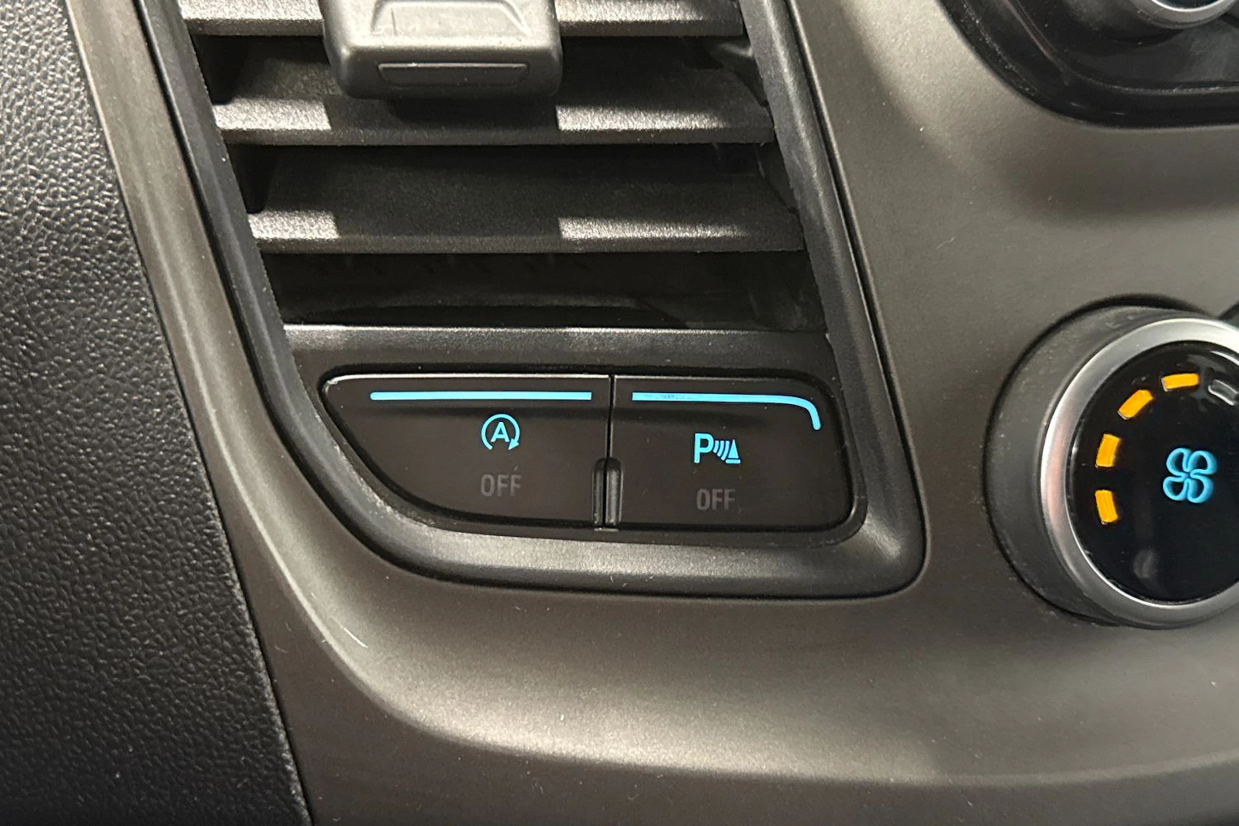 valkoinen Ford Transit Custom 2018 kuva 19.