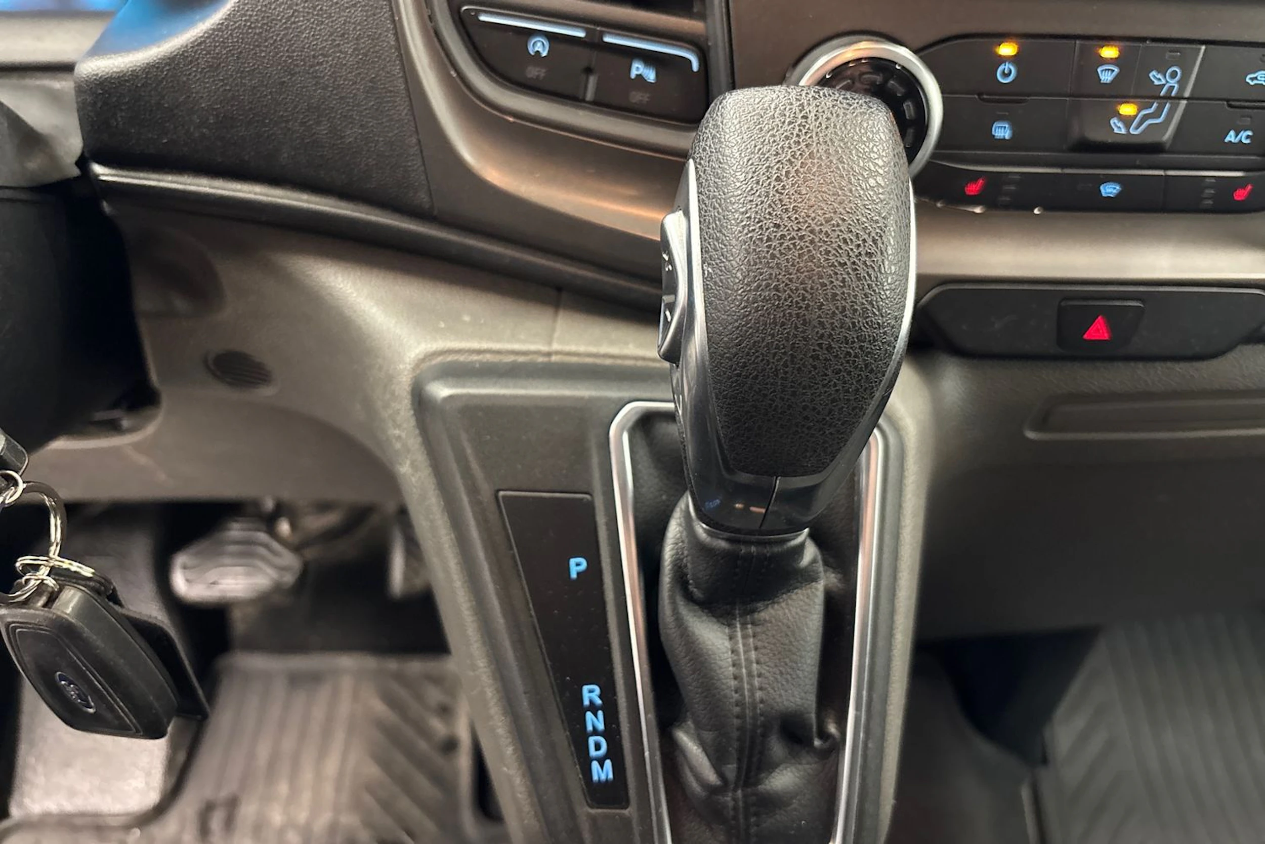 valkoinen Ford Transit Custom 2018 kuva 16.