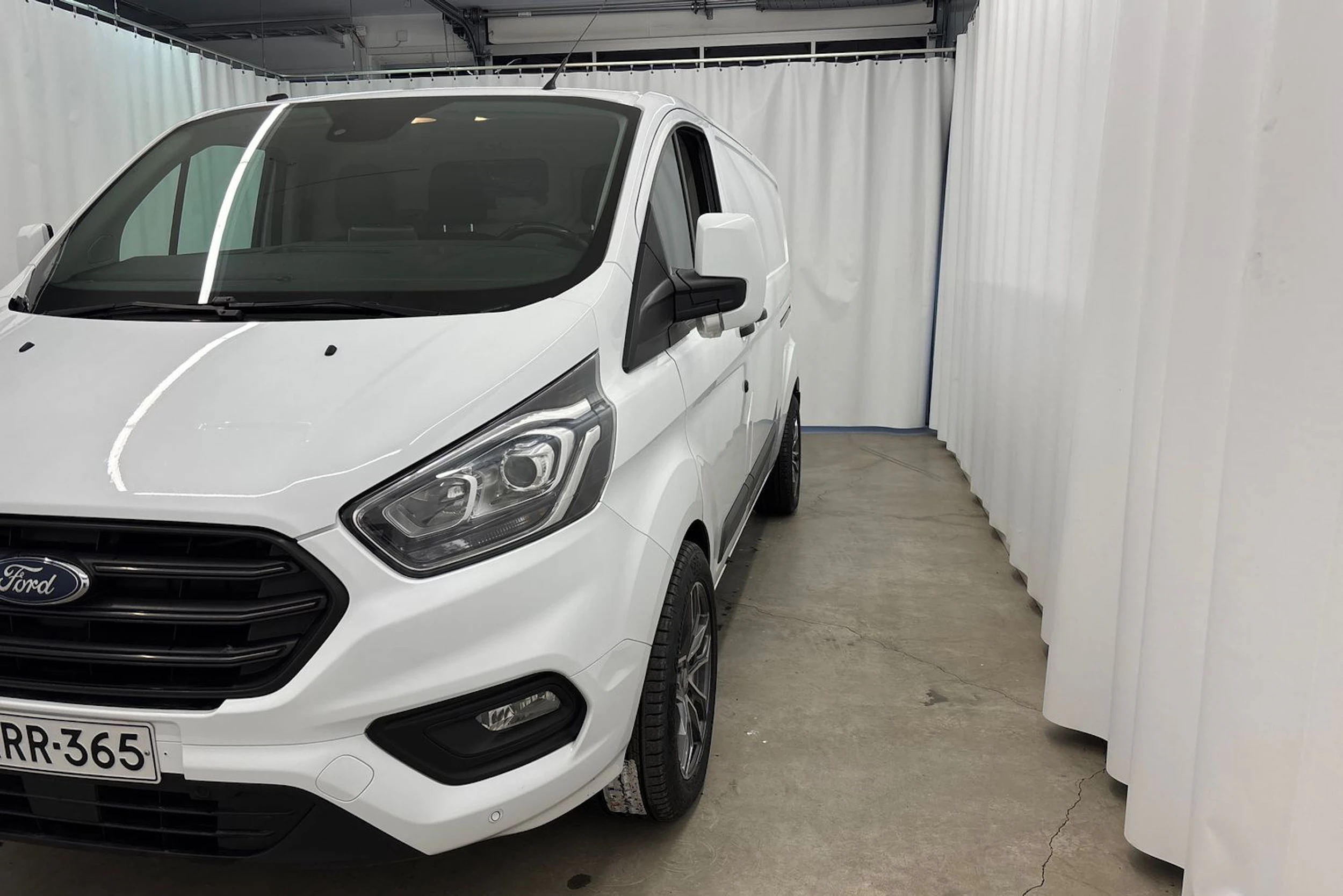 valkoinen Ford Transit Custom 2018 kuva 19.