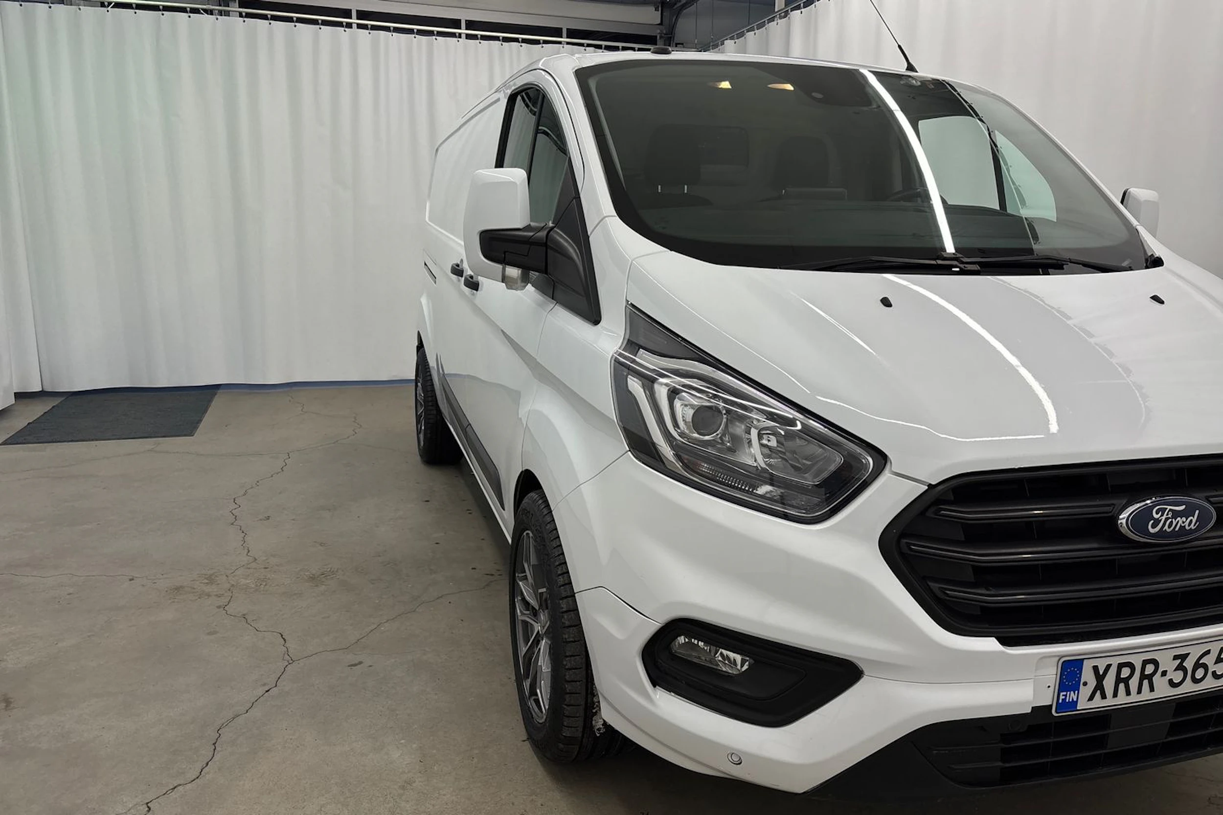 valkoinen Ford Transit Custom 2018 kuva 20.