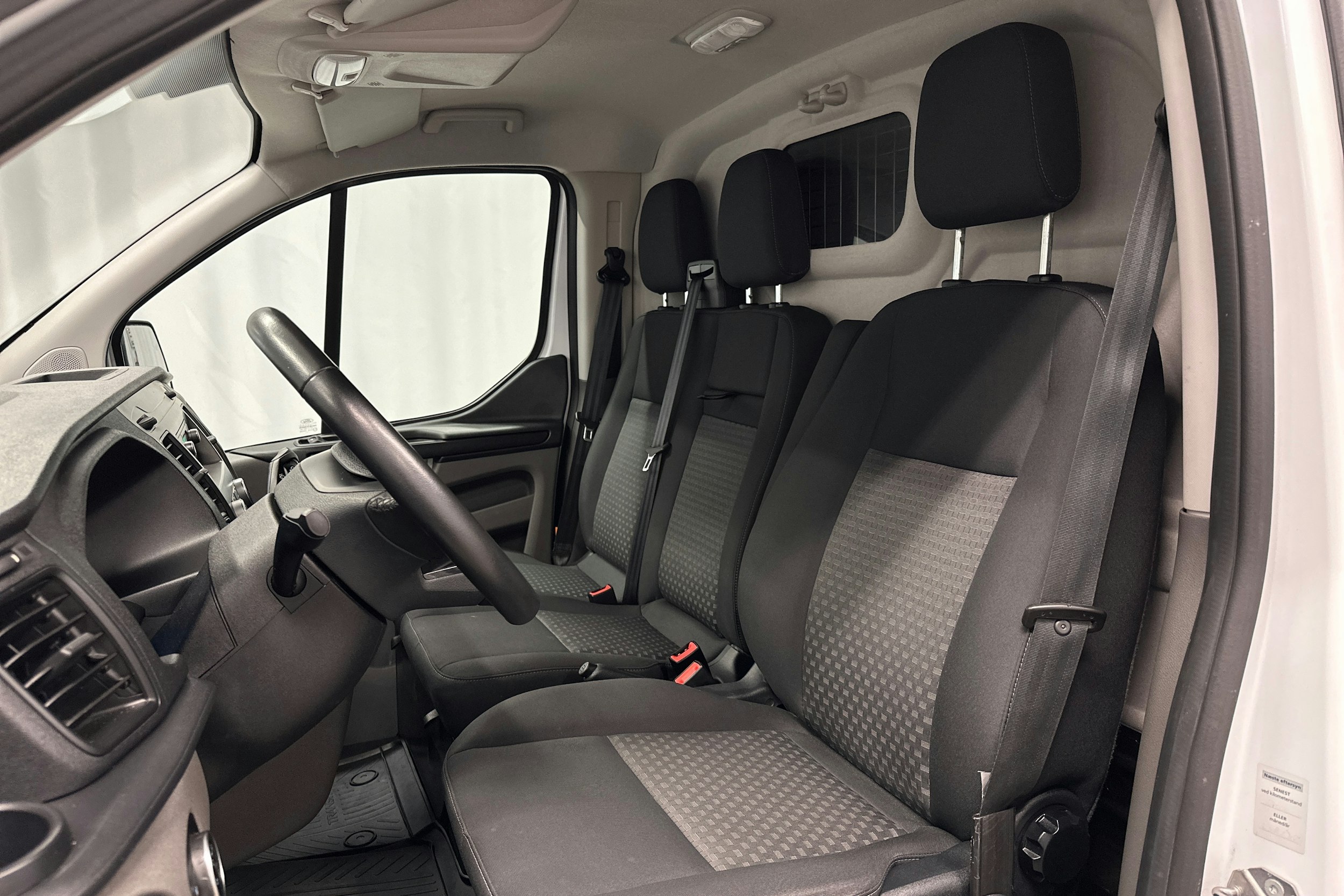 valkoinen Ford Transit Custom 2018 kuva 12.
