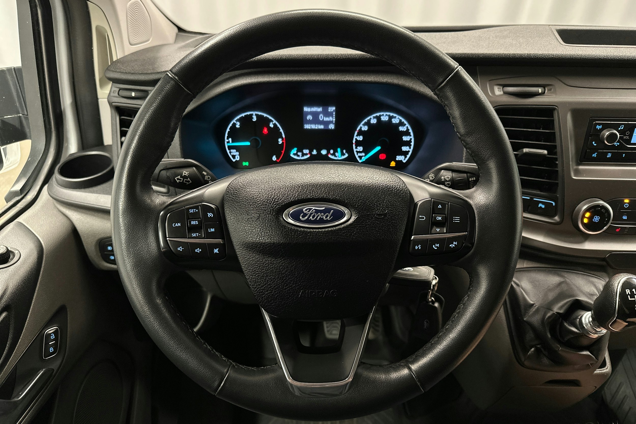 valkoinen Ford Transit Custom 2018 kuva 14.