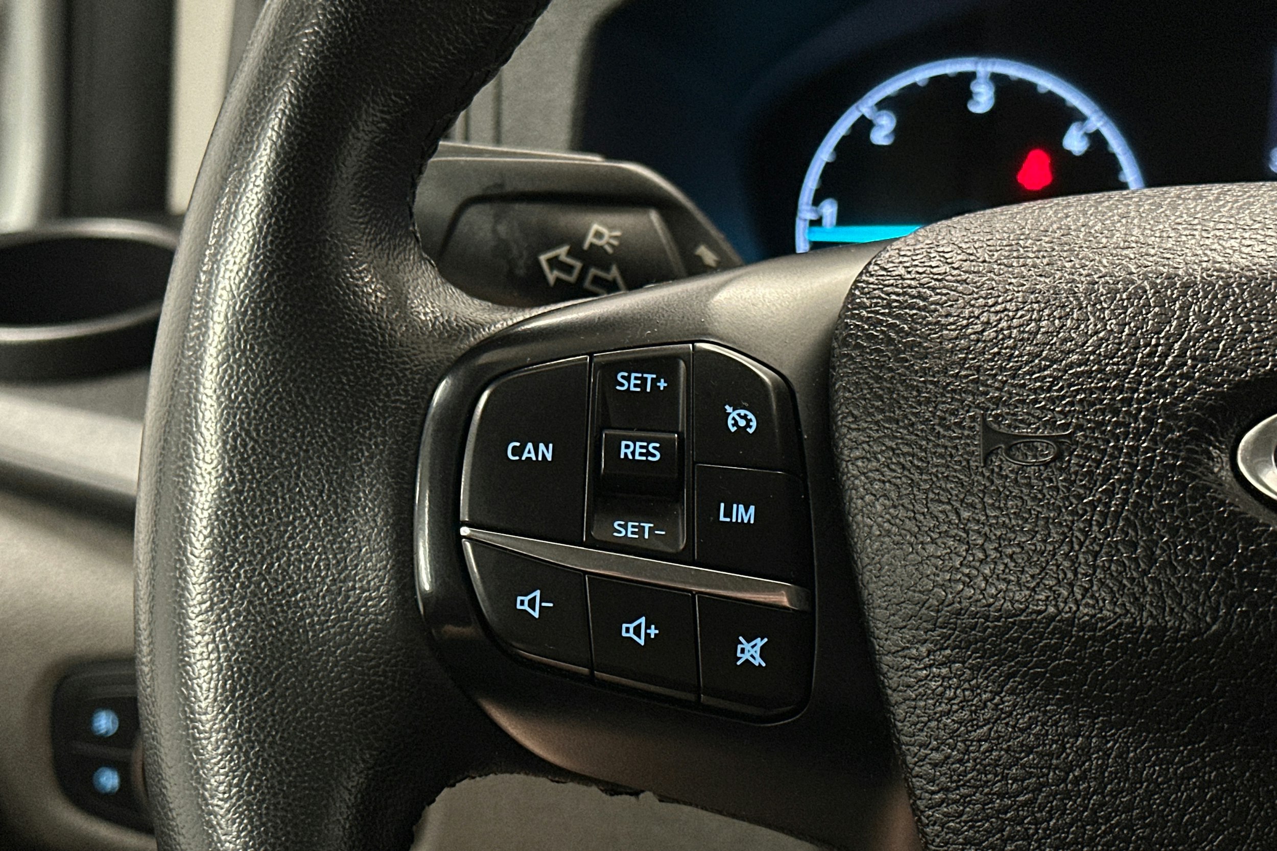 valkoinen Ford Transit Custom 2018 kuva 15.