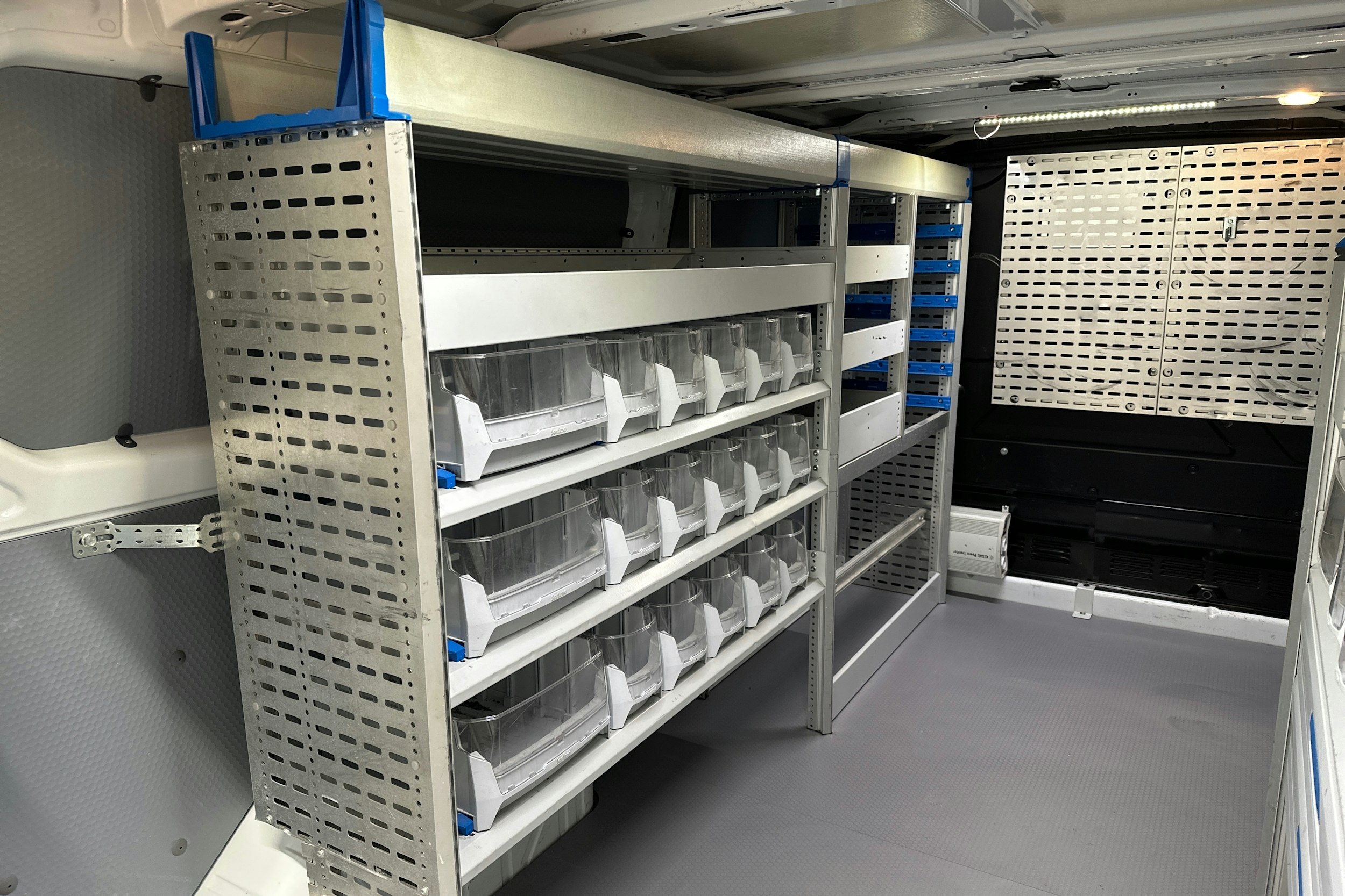valkoinen Ford Transit Custom 2018 kuva 10.