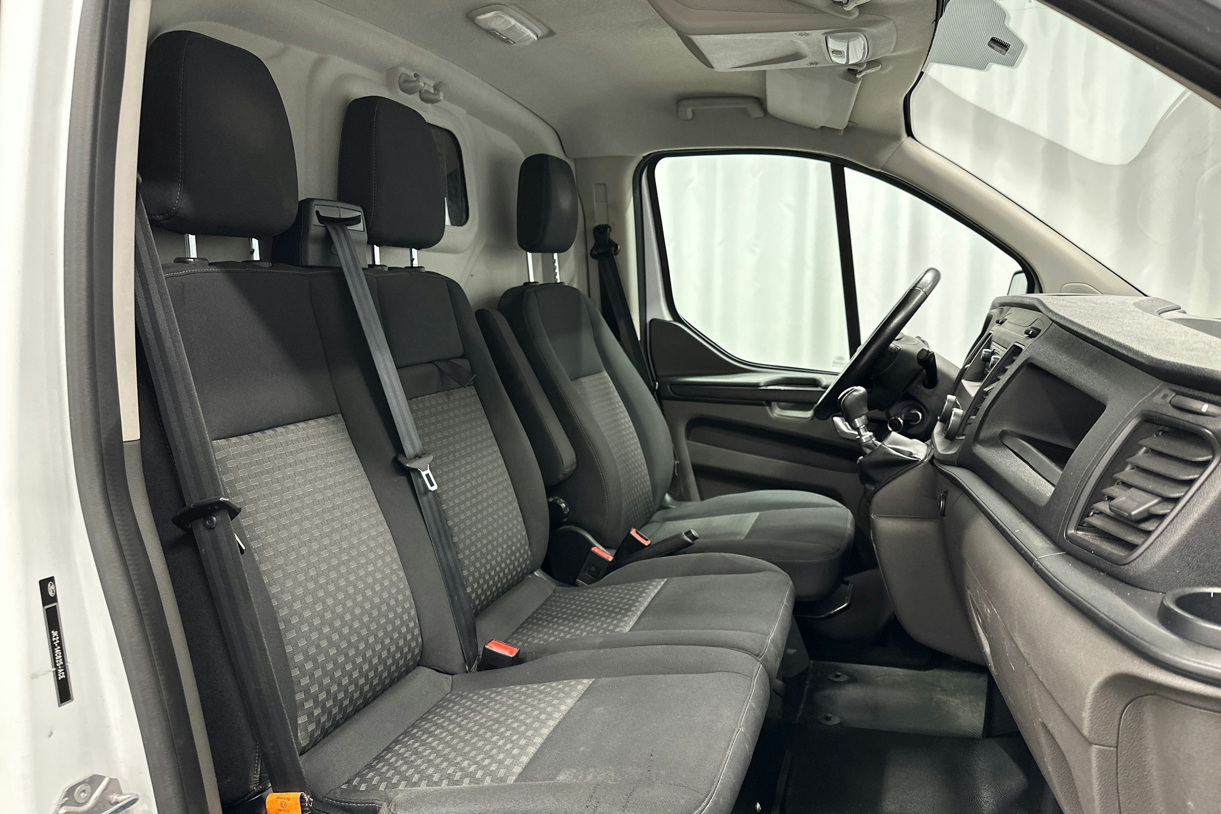 valkoinen Ford Transit Custom 2018 kuva 14.