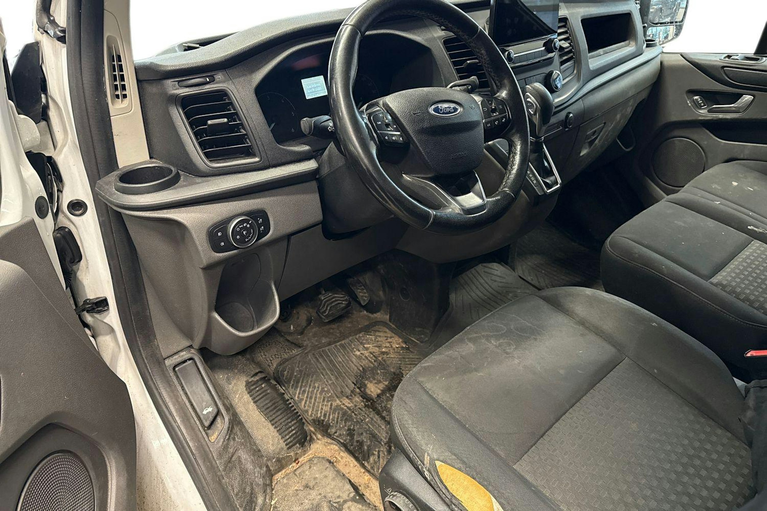 valkoinen Ford Transit Custom 2018 kuva 3.