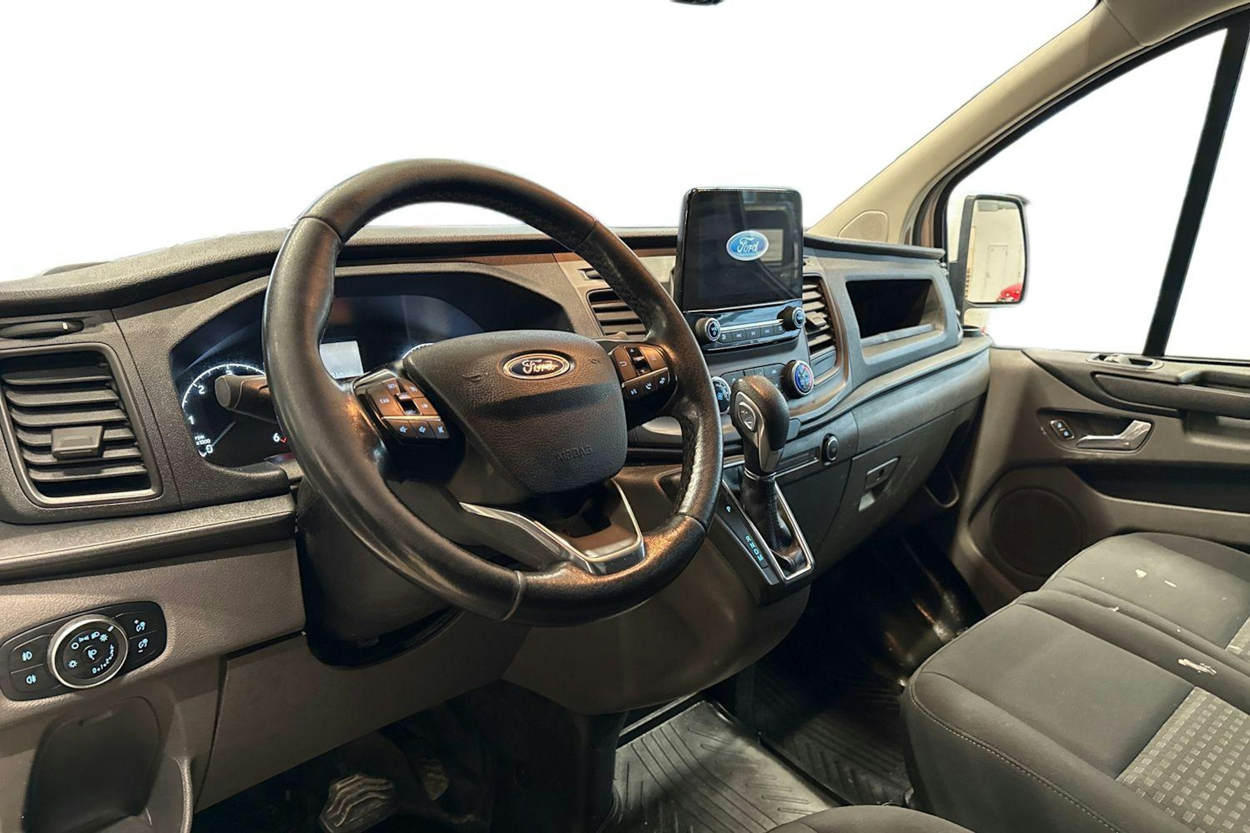 valkoinen Ford Transit Custom 2019 kuva 8.